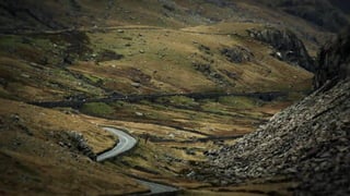 © DirectionGroup 2016 | directiongroup.com
We’ve all heard the popularly-quoted statistic: 70% of the buyer’s journey is complete
before a buyer even reaches out to sales
7. Not getting to the finish line
But marketing only seem interested in that 70%
What can we do to bridge the gap and get to 100%?
We also need to consider content that addresses:
▪ How easy is it to compare us to our competitors?
▪ Is it possible to see real ROI figures?
▪ What help is available to build a business case?
▪ How clear is the implementation process
▪ What are the best ways of approaching deployment or driving user adoption?
© DirectionGroup 2016 | directiongroup.com
 