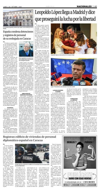 elsiglo.com.ve NACIONALES  | A5LUNES | 26 | OCTUBRE | 2020
LeopoldoLópezllegaaMadridydice
queproseguirálaluchaporlalibertad
EFE
El líder opositor venezola-
no Leopoldo López llegó este
domingo a Madrid, donde
se reunió con su familia, tras
abandonar su país de mane-
ra “clandestina” a través de la
frontera de Colombia, y ase-
gurar que proseguirá la lucha
“por la libertad”.
“Muy feliz de reunirme con
mi hijo en Madrid y disfrutar
su libertad en compañía de la
familia. Gracias a España por
su apoyo consecuente a los
principios democráticos”, en-
fatizó en Twiiter el padre de
López tras reencontrarse am-
bos.
Los padres del líder opo-
sitor tienen nacionalidad es-
pañola desde diciembre de
2015, concedida entonces por
el Gobierno del conservador
Mariano Rajoy, y su progeni-
tor, Leopoldo López Gil, es ac-
tualmente diputado del Parla-
mento Europeo por el Partido
Popular español.
También su esposa -Lilian
Tintori- y sus tres hijos viven
en la capital española.
El Gobierno español, que
dirige el socialista Pedro Sán-
chez, confirmó que López se
encontraba ya en Madrid des-
pués de abandonar, por una
decisión “personal y volunta-
ria”, la residencia del embaja-
dor español en Caracas.
López se encontraba allí en
calidad de “huésped” desde el
30 de abril de 2019, después de
participar en un fallido levan-
tamiento militar junto al presi-
dente del Parlamento venezo-
lano, Juan Guaidó, reconocido
como presidente interino de
Venezuela por unos 50 países,
España entre ellos.
La salida de López abrió
una incógnita en el liderazgo
del bloque antichavista, en el
que ha ejercido una notable
importancia, incluso sobre
Juan Guaidó, cabeza visible de
la oposición venezolana.
Y esto a poco más de un
mes de las elecciones legis-
lativas en Venezuela del 6 de
diciembre, cuestionadas por la
mayoría de la oposición al Go-
bierno del presidente Nicolás
Maduro.
“España reitera su conven-
cimiento de que la crisis mul-
tidimensional que atraviesa
Venezuela requiere de una
salida negociada, dirigida por
los propios venezolanos que
permita la celebración de elec-
ciones presidenciales y parla-
mentarias con plenas garantías
democráticas”, dijo hoy en un
comunicado el ministerio es-
pañol de Exteriores, que recor-
dó la disposición de ayudar en
ese proceso.
Leopoldo López se reencuentra con su esposa e hijos
Lopez:“Venezolanos, esta decisión no ha sido sencilla”
LLEGADA DISCRETA
A ESPAÑA
El ministerio español con-
denó las detenciones de perso-
nal de la embajada de Madrid
en Caracas y los registros reali-
zados en casas de trabajadores
adscritos a la representación
tras la salida de López al en-
tender que “violan” la Conven-
ción de Viena de Relaciones
Diplomáticas.
Un vigilante privado de la
legación y una empleada de
López fueron arrestados este
sábado, después de que el polí-
tico saliera de la residencia del
embajador español, informó a
EFE una fuente diplomática.
El viernes pasado el opo-
sitor escapó de Venezuela, se-
gún explicó su padre a EFE,
y en el plazo aproximado de
48 horas ha llegado a España,
entre diferentes versiones so-
bre dónde se encontraba real-
mente hasta este momento y
conjeturas sobre si voló desde
Miami (EEUU).
La llegada, no obstante,
fue totalmente discreta, sin
ser visto por la prensa, que lo
esperaba en el aeropuerto de
Madrid con gran expectación,
hasta que fuentes familiares
confirmaron que ya estaba con
su familia.
“CONQUISTAR
LA LIBERTAD”
“Venezolanos, esta deci-
sión no ha sido sencilla, pero
tengan la seguridad de que
cuentan con este servidor para
dar la lucha desde cualquier
espacio. No descansaremos y
seguiremos trabajando día y
noche para alcanzar la libertad
que nos merecemos todos los
venezolanos”, explicó el oposi-
tor venezolano en uno de sus
mensajes publicados en Twit-
ter en las últimas horas.
Y anunció: “En los próxi-
mos días ampliaremos en de-
talle las acciones que nos pro-
ponemos realizar a favor de la
libertad de nuestro pueblo”.
Resumió también su tra-
yectoria antichavista: “Como
siempre, desde las calles con
el pueblo, o en una cárcel mili-
tar, desde un tribunal injusto o
perseguido en una embajada,
todo nuestro tiempo y energía
será para serle útil al pueblo
venezolano en la conquista de
su libertad”.
Líder del Partido Voluntad
Popular (VP), López fue arres-
tado en 2014 y sentenciado a
14 años de cárcel, acusado de
encabezar actos violentos en
las marchas antigubernamen-
tales que se llevaron a cabo ese
año.
Cinco años después, tras un
periplo por la prisión de Ramo
Verde pasó a arresto domici-
liario y luego llegó a la resi-
dencia del embajador español,
Jesús Silva, donde permaneció
hasta el viernes.
Desde allí, reconoció en
una entrevista con Efe, la úni-
ca concedida durante su estan-
cia en la sede diplomática, que
una intervención militar en
Venezuela es una opción que
sigue presente entre la oposi-
ción al Gobierno de Nicolás
Maduro, porque es una alter-
nativa legal que contempla la
Constitución.
La cancillería española confirmó que López, se ha reunido ya con su
familia
Españacondenadetenciones
yregistrosdepersonal
desuembajadaenCaracas
Ecarri agradeció a la nación ibé-
rica el apoyo que le han presta-
do al dirigente opositor
EFE
El Gobierno español conde-
nó este domingo las detencio-
nes de personal de la embaja-
da española en Caracas y los
registros realizados en casas
de trabajadores adscritos a la
misma tras la salida de ese país
del opositor Leopoldo López
-llegado este domingo a Ma-
drid-, al entender que violan la
Convención de Viena.
Según un comunicado del
Ministerio de Asuntos Exte-
riores, “España reitera su con-
vencimiento de que la crisis
multidimensional que atravie-
sa Venezuela requiere de una
salida negociada, dirigida por
los propios venezolanos que
permita la celebración de elec-
ciones presidenciales y parla-
mentarias con plenas garantías
democráticas”, y se recuerda la
disposición de ayudar en ese
proceso.
La cancillería española con-
firmó que el opositor venezo-
lano se ha reunido ya con su
familia en la capital de España
después de haber permanecido
como huésped en la residencia
del embajador español en Ca-
racas desde el 30 de abril de
2019.
“La decisión de salir de la
embajada es una decisión per-
sonal y voluntaria”, según el
ministerio español.
Asimismo condena las de-
tenciones de personal laboral
de su Embajada y los registros
producidos en domicilios de
personal adscrito a la repre-
sentación, “actos que suponen
un incumplimiento de las obli-
gaciones contenidas en la Con-
vención de Viena sobre Rela-
ciones Diplomáticas”, aseguran
las autoridades españolas.
DETENIDOS
Un vigilante privado de la
Embajada y una empleada de
Leopoldo López fueron arres-
tados este sábado, después de
que el político saliera de la re-
sidencia del embajador, Jesús
Silva, informó a EFE una fuen-
te diplomática.
El vigilante, identificado
como José Jerjes Neira, llevaba
años trabajando en la Embaja-
da de España y fue arrestado
por el Servicio Bolivariano de
Inteligencia Nacional (Sebin),
según la fuente.
El partido Voluntad Popu-
lar (VP), fundado y liderado
por López, denunció que fun-
cionarios del Sebin detuvieron
a Nubia Campos, una emplea-
da del político que le llevaba la
comida durante su estancia en
la residencia del embajador.
Leopoldo López llegó al
mediodía de este domingo al
aeropuerto de Madrid, del que
salió sin ser visto por la pren-
sa que esperaba, y se dirigió a
casa de sus padres en la capital
de España, informaron a EFE
fuentes próximas a su familia.
El opositor venezolano dejó
su país el viernes pasado, tras
abandonar la residencia del
embajador español, donde per-
manecía después de participar
en un fallido levantamiento
militar, junto al presidente del
Parlamento venezolano, Juan
Guaidó, reconocido Mandata-
rio del país por unos 50 países,
España entre ellos.
EMBAJADOR DE
VENEZUELA EN ESPAÑA
Por su parte, el embajador
de Venezuela en España, Anto-
nio Ecarri Bolívar, agradeció a
la nación ibérica el apoyo que
le han prestado al dirigente
opositor, tanto en estos mo-
mentos, como en el tiempo
que estuvo como asilado en la
residencia del embajador de
España en Caracas, desde el
30 de abril de 2019, puesto que
eso ha garantizado mantener a
salvo a López y su integridad.
A través de un comunica-
ción difundida por el Centro
Nacional de Comunicaciones
de Juan Guaidó, Ecarri ma-
nifestó su protesta por las ac-
ciones del gobierno de Nicolás
Maduro contra el personal
diplomático adscrito al ente
español, y sentenció que “los
miembros del gobierno presi-
dido por Guaidó, agradecemos
y reconocemos a todo el per-
sonal diplomático de la Emba-
jada de España en Caracas su
compromiso con la democra-
cia en Venezuela”.
Registran edificio de viviendas de personal
diplomático español en Caracas
El Sebin efectuó revisión de un edificio en el municipio Sucre en el que reside
personal diplomático
EFE
El Servicio Boliva-
riano de Inteligencia
Nacional (Sebin) de
Venezuela comenzó
la noche de este sába-
do un registro de un
edificio de viviendas
en el que reside per-
sonal diplomático y
de las fuerzas de se-
guridad españolas, al
parecer en busca del
líder opositor Leopol-
do López, informaron
varios testigos.
López se marchó
en las últimas horas
de la residencia del
embajador español
en Caracas, donde
permanecía desde el
pasado 30 de abril de
2019, aunque todavía
no se conoce su pa-
radero final, si bien
el padre del dirigente
opositor dijo a EFE
que había salido ya del
país y que iba rumbo a
España.
El edificio se en-
cuentra ubicado en el
municipio Sucre, en el
límite con el de Cha-
cao, dentro del área
metropolitana de Ca-
racas, muy cercano al
hotel Pestana, uno de
los más famosos de la
capital venezolana.
El opositor vene-
zolano entró como
huésped a la residen-
cia del embajador es-
pañol después de ser
sacado de su arresto
domiciliar por un
grupo de militares y
unirse a un levanta-
miento militar frus-
trado en el que parti-
cipó su copartidario
Juan Guaidó.
Antes, López ha-
bía sido arrestado en
2014 y sentenciado
a 14 años de cárcel,
acusado de liderar los
actos violentos en las
marchas antiguberna-
mentales que se lleva-
ron a cabo ese año.
El opositor cum-
plió su condena du-
rante casi tres años
en una cárcel militar
y, posteriormente, fue
traspasado a arresto
domiciliario hasta su
liberación y posterior
hospedaje en sede di-
plomática.
Hasta el momento,
no se sabe dónde se
encuentra López ni
cómo salió de la resi-
dencia del embajador
ni la ruta que tomó en
su desplazamiento.
Horas después de
su marcha, un vigi-
lante privado de la
Embajada de Espa-
ña en Caracas y una
empleada del político
fueron arrestados por
funcionarios del Se-
bin.
El vigilante, iden-
tificado como José
Jerjes Neira, llevaba
años trabajando en la
Embajada de España,
según confirmaron a
EFE fuentes diplomá-
ticas.
Apenas unos días
después de que López
entrara a la residencia
del embajador como
huésped, el Sebin
comenzó a vigilar la
zona.
 