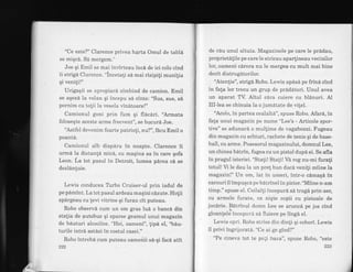 "Ce este?" Clarence privea harta Omul de tabl6
se miqcd. Sd metgem."
Joe qi Emii se mai invirteau incd de ici colo cind
ii striga Clarence. "incetali s6 mai risipili munilia
qi veni{i!"
Ucigaqii se apropiarA zimbind de camion. Emil
se aqezd la volan qi incepu sa cinte: "Sus, sus, s6
pornim cu to{ii la vesela vinatoare!"
Camionul goni prin fum qi flacari. 'Armata
foloseqte aceste arme frecvent", se bucurd Joe.
"Astfe] devenim foarte patrioli, nu?", fdcu Emil o
poanta,
Camionul alb dispAru in noapte. Clarence ii
urmd la distan!6 mic6, cu maqina sa in care qofa
Leon. La tot pasul in Detroit, lumea pirea ca se
dezlanluie.
Lewis conducea Trrbo Cruiser-ul prin iadul de
pe pAmint. La tot pasul ardeau maqini cdzute. Hotii
spargeau cu levi vitrine qi furau cit puteau.
Robo observd cum un om gras lud o bancd din
stalia de putobuz qi sparse geamul unui magazin
de bauturi alcoolice. "Hei, oameni", lipd el, 'bdu-
turile intrA astAzi in costul casei."
Robo intreb6 cum puteau oamenii sd-qi faci atit
222
de rAu unul altuia. Magazinele pe care le pradau,
prdprieta{ile pe care le stricau aparlineau vecinilor
lor, oameni cdrora nu le mergeacu mult mai bine
decit distrugAtorilor.
'Aten!ie", strigd Robo. Lewis apasd pe frind cind
in fala lor trecu un grup de praddtori. Unul avea
un aparat TV Altul cara cuiere cu blanuri. Al
III-lea se chinuia la o jumatate de vilel.
'Acolo, in partea cealaltd", spuse Robo. Afard, in
fala unui magazin pe nume "Lee's - Articole gpor-
tive" se adunara o mul[ime de vagabonzi. Fugeau
din magazin cu schiuri, rachete de tenis qi de base-
ball, cu arme. Posesorul magazinului, domnul Lee,
un chinez batrin, fugea cu un pistol dupd ei. Se afla
in pragul isteriei. "Sta1i! Stali! Va rog nu-mi furali
totul! Vi le dau la un pre! bun dacd venili miine la
magazin!" Un om, lat in umeri,'intr-o cdmaqi in
carouri il impuqca pe batrinel in picior. "Miine n-ar7t
timp." spuse el. Ceilalli incepurd sd tragd prin aer,
cu armele furate, ca niqte copii cu pistoale de
jucdrie. Bdtrinul domn Lee se arunc6 pe jos cind
gloanlelJincepura sA fluiere pe linga el.
Lewis opri. Robo strise din dinli qi cobori. Lewis
il privi ingrijoratA. "Ce ai ge gind?"
"Pe cineva tot te po;i baza", spuse Robo, "este
223
a.*
 