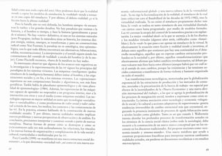 litl:rtl c()tllo un¿r_ trlala copia del artc). Hry podernos clecir que la rcaliclacl
tic¡rtlc a co¡riar los modclos de simulaciónjla ..realidad' tiende a rornar-
sc cn una copia del simulacro. Y por último, el delirio-realiclad: ¿y si la
ficción fuera la úldma realidad?
Pero lab'olla aún no está definida, los hombres siempre ..le encuen-
tran la vueka' a los grandes desafíos. No hay paradoja, qr. resistan a la
historia, y a
f?*f re es tiempo, y hace ra hisrori a (generalmenre a pesar
de sí mismo)' No hay
"cierre' definitivo, ni aun en los sistemas naturales
(para Prygogine, incluso la naturaleza tiene su hisrcna, los sistemas disi-
Pan energía, emiten' emergen, se transform an; y paraun constructivista
radical como von Foersrer, la parado ja no., orrroló gica,sino epistemo-
lógica, con lo que todo dilema enconrrará sus ,lt.rrrriirrrr, bif.rr.aciones,
salidas, reconstmcciones). La interpretación y el sentidoriirr.r, siendo los
constructores del ,rssn¡ido de realidad, a escala del homb"re (y de la mu_
ier). como Piscitelli reconoce, ..fuera de la metáforuno hay ádr".
Es interesante observar que algunos de los avances más sugestivos en
la investigación y la experiÁent"iión de las Nr siguen lo, priicipios del
paradigma de los sistemas vivientes. Las máquinal
"inteligintesr, (pobre
simulacro de la inteligencia humana) deben irrrit", al ho-É.., ,lrr^org"_
nizaciones sociales y, en fin, a los sistemas vivientes. Las *oóeraciones>>
superiores no son computaciones lineales y algorítmicas, son más bien
gestálticas. Turkle habla de pluralismo .piri.-álógico y de <<una plura-
lidad de epistemologías" ltls+¡. Además, lu, ."p.rj.r,.iu, de las máqui-
nas capaces de aprender no responden a un programa interno, sino a la
interacción con otras y con el medio (como -;quirr"s sociales). Las rec_
nologías expresan su mayor utilidad en ranro q,.r. ,...rologías ..socializa-
das' o "socializ,ablesr, y como producto r^, d" rolo, ,ori)l y valor cultw_
ral: a través de los usos, los meJios, los contextos y las .orr'r...r.ncias de
las NT. Fn la práctica, estamos hablando de la consrrucción de nuevas
realidades sociales. Y por último, nuevas realiclades sociales implican
nuevos problem as y nue'o¡¿s Perspectivas de observación y de análisis. En
conclusión, precisamos inte rprctar y constru ir sentid,o
^
p^rti, d,e nuer.,as
metáforas. Nuevas formas de pensa r cómo ,. d.rtr.ien y cómo se
(re)construyen cada vez más aceleradamenre las relacion.r, lás vínculos
y las nuevas formas_ de organizacióny comple jizaciónde la vida social y
cultural, rearticuladas o mediatizada, po, ln, ñr.
Para Castells (1999)..se manifiesta.rr rrrra nueva estructura social do_
rninante>, alaque denomina ..sociedad redrr, así como en una nueva eco-
4u
nomía ..informacional-global', y una nueva cultura: la de la "virtualidad
real,r. Ya no rige la ficcionalizacíónde la realidad, el simulacro de lo real
(una crítica t^i
"ur^
al Baudrillard de las décadas de 1,97Q-1980), sino la
virmalid ad realizada.Ya no existe el simulacro proPiamente dicho: más
bien, lo ..real' se realízaen tanto simulacro de una virtualidad diseñada
*en ciertos casos hasta program ada- por medio de modelos formales.
Las NT coronan la utopía del control de Ianaturaleza gracias a su suplan-
tación. La mejor ..r."iidrd ideal" es la que se asemeja ala de los diseños
y los modelos virtuales (algunos años atrás, calificados como "futuri-
tles";. Es lo..real' lo que pasa a ser apenas un simulacro de lo virtual. Si
.f..tirr**ente la ecuación entre ficción y realidad tiende a invertirse, el
debate enrre aquellos que sostienen que hay una continuidad en el desa-
rrollo tecnológico, aquellos que no esperan cambios estructurales pro-
fundos en la sociedad y, por último, aquellos ..transformacionistas>> que
efectivamente afirman que habrá cambios revolucionarios, tal debate Pa-
rece volcarse más bien h".i" estos últimos (aunque habráque ver cuál se-
rá el sentido de esos cambios, porque las resistencias y las tensiones so-
ciales comienz an a manifestarse de forma violenta y bastant e organizada
en todo el mundo).
Las transformaciones tecnológicas, mot orizadas por la globalizaciín
exponencial de las estructuras de producción y los mercados de consu-
*á, ,ro.iadas ala precartzaci1n de la fuerza de vabaio -en especial por
efectos de la irr..riid,rmbre de la..Nueva Economía" Y una nueva diai-
sión internacional del trabajo-, a las que se agrega la profundizaciín de
los procesos de marginación social, tienden a expresarse como crisis es-
tr.r.t.rrnles. La íntirna asociación entre tecnología y economía -relegan-
do lo social y lo cultu ral aacciones adaptativas de supervivencia- genera
tendencias irreversibles de cambio estructural más que coyuntural, au-
gurando la presencia inminente de procesos de aguda bifurcación tanto
i niveles locales como globales. Tanto es así que cuando I. tVallerstein
intenta abordar los profundos procesos de transformación actuales en
los rérminos de la ciencia social clásica (sobre todo la sociología), debe
recurrir a la construcción de un nuevo marco concePtual que no los en-
corsete en los discursos tradicionales. Así propone nociones como <<eco-
nomía-mundo y sistema-mundorr. lJna nueva metáfora que ayude a
construir proposiciones {rucúferas para interpretar nuestras cambiantes
realidades
"ctu"l.s,
sin perderse en discusiones escolásticas o en estudios
microscópicos.
49
 
