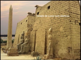 Templo de Luxor com obelisco
 