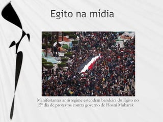 Egito na mídiaManifestantes antirregime estendem bandeira do Egito no 15º dia de protestos contra governo de Hosni Mubarak