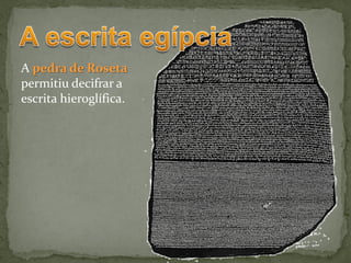 A pedra de Roseta
permitiu decifrar a
escrita hieroglífica.
 