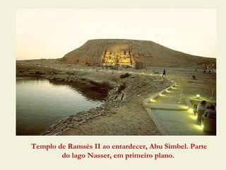 Templo de Ramsés II ao entardecer, Abu Simbel. Parte
        do lago Nasser, em primeiro plano.
 