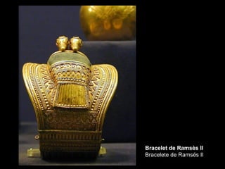 Paire de boucles d'oreille en or Par de pendientes de oro 