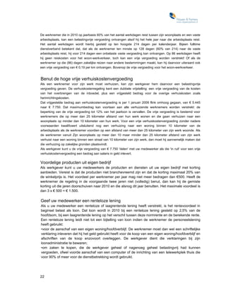 De werknemer die in 2010 op jaarbasis 60% van het aantal werkdagen reist tussen zijn woonplaats en een vaste
arbeidsplaats, kan een belastingvrije vergoeding ontvangen alsof hij het hele jaar naar die arbeidsplaats reist.
Het aantal werkdagen wordt hierbij gesteld op ten hoogste 214 dagen per kalenderjaar. Bijeen fulltime
dienstverband betekent dat, dat als de werknemer ten minste op 128 dagen (60% van 214) naar de vaste
arbeidsplaats reist, hij voor 214 dagen een onbelaste vaste vergoeding kan ontvangen. Op 86 werkdagen heeft
hij geen reiskosten voor het woon-werkverkeer, toch kan een vrije vergoeding worden verstrekt! Of als de
werknemer op die (86) dagen zakelijke reizen naar andere bestemmingen maakt, kan hij daarvoor uiteraard ook
een vrije vergoeding van € 0,19 per km ontvangen. Bovenop de vrije vergoeding voor het woon-werkverkeer.


Benut de hoge vrije verhuiskostenvergoeding
Als een werknemer voor zijn werk moet verhuizen, kan zijn werkgever hem daarvoor een belastingvrije
vergoeding geven. De verhuiskostenregeling kent een dubbele vrijstelling: een vrije vergoeding van de kosten
van het overbrengen van de inboedel, plus een vrijgesteld bedrag voor de overige verhuiskosten zoals
herinrichtingskosten.
Dat vrijgestelde bedrag aan verhuiskostenvergoeding is per 1 januari 2009 flink omhoog gegaan, van € 5.445
naar € 7.750. Dat maximumbedrag kan voortaan aan alle verhuizende werknemers worden verstrekt: de
beperking van de vrije vergoeding tot 12% van het jaarloon is vervallen. De vrije vergoeding is bestemd voor
werknemers die op meer dan 25 kilometer afstand van hun werk wonen en die gaan verhuizen naar een
woonplaats op minder dan 10 kilometer van hun werk. Voor een vrije verhuiskostenvergoeding zonder nadere
voorwaarden kwalificeert uitsluitend nog een verhuizing naar een woning binnen 10 kilometer van de
arbeidsplaats als de werknemer voordien op een afstand van meer dan 25 kilometer van zijn werk woonde. Als
de werknemer vanuit Zijn woonplaats op meer dan 10 maar minder dan 25 kilometer afstand van zijn werk
verhuist naar een woning binnen een straal van 10 kilometer van zijn werk, dan moet hij aannemelijk maken dat
die verhuizing op zakelijke gronden plaatsvindt.
Als werkgever kunt u de vrije vergoeding van € 7.750 'delen' met uw medewerker als die 'in ruil' voor een vrije
verhuiskostenvergoeding een bedrag aan salaris in geld inlevert.

Voordelige producten uit eigen bedrijf
Als werkgever kunt u uw medewerkers de producten en diensten uit uw eigen bedrijf met korting
aanbieden. Vereist is dat de producten niet branchevreemd zijn en dat de korting maximaal 20% van
de winkelprijs is. Het voordeel per werknemer per jaar mag niet meer bedragen dan €500. Heeft de
werknemer de regeling in de voorgaande twee jaren niet (volledig) benut, dan kan hij de gemiste
korting uit die jaren doorschuiven naar 2010 en die alsnog dit jaar benutten. Het maximale voordeel is
dan 3 x € 500 = € 1.500.

Geef uw medewerker een renteloze lening
Als u uw medewerker een renteloze of iaagrentende lening heeft verstrekt, is het rentevoordeel in
beginsel belast als loon. Dat loon wordt in 2010 bij een renteloze lening gesteld op 2,5% van de
hoofdsom, bij een Iaagrentende lening op het verschil tussen deze normrente en de berekende rente.
Een renteloze lening leidt niet tot een bijtelling van loon indien de werknemer de personeelslening
heeft gebruikt:
•voor de aanschaf van een eigen woning/hoofdverblijf. De werknemer moet dan wel een schriftelijke
verklaring inleveren dat hij het geld gebruikt heeft voor de koop van een eigen woning/hoofdverblijf en
afschriften van de koop enzovoort overleggen. De werkgever dient die verklaringen bij zijn
loonadministratie te bewaren;
•om zaken te kopen, die de werkgever geheel of nagenoeg geheel belastingvrij had kunnen
vergoeden, ofwel voorde aanschaf van een computer of de inrichting van een telewerkplek thuis die
voor 90% of meer voor de dienstbetrekking wordt gebruikt.




22
 