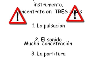 Debes  procurar no mirar  al instrumento,  concentrate en  TRES cosas 1. La pulsacion 2. El sonido 3. La partitura Mucha  concetración 