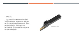 4.Pahat alur
Digunakan untuk membuat celah
alur pada benda kerja sesuai dengan
kebutuhan. Biasanya digunakan untuk
pembatas ketika anak mengulir
benda kerja. Bentuknya hampir sama
dengan pahat alur.
 