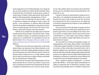 hasta el siguiente como lo había planeado, con el riesgo de       cer, los niños podían observar el conjunto de movimientos
      que los niños perdieran el interés; decidí extenderlo hasta       de Iván, pero no prestaban atención particularmente a los
      el siguiente día y la motivación continúo igual, o quizás en      gestos de su cara.
      mayor grado. Se habían creado expectativas, desde que lle­             Cuando su tiempo de representación estaba por termi­
      gaban al salón preguntaban ¿hoy jugaremos al mimo?                narse, dije a sus compañeros de equipo ¡fíjense en su cara!
           Desde un inicio me esforcé por ser claro con ellos —sólo     Cuando Iván caía al suelo cerraba sus ojos. Una vez hecha
      se premiaría al equipo que obtenga el mayor número de             esta observación, los niños comentaron ¡es una abeja que
      puntos—. Esto contribuyó a su esfuerzo dentro del juego.          se murió! Fue importante que se fijaran en otros detalles de
      El primer día quedaron empatados; al segundo día conoce­          esta representación.
      ríamos al equipo ganador. Esto hizo aún más intenso el am­             Al irse acercando el final del juego, el equipo de Gema
      biente; se provocaron diversas reacciones emotivas.               iba perdiendo y los niños comenzaron a desanimarse, ya no
           Además de la competencia que elegí para la situación         querían jugar: Víctor se escurrió debajo de las mesas, Jime­
      (representación de personajes y situaciones reales o imagi­       na se sentó y no había poder humano que la hiciera parar

186
      narias mediante el juego y la expresión dramática), me di         e Itzel lloraba en un rincón. María José, Carolina y Roberto
      cuenta que en la planeación no especifiqué otra que era           pareciera que estaban en algún lugar lejano, como que tar­
      determinante Utiliza el lenguaje (oral) para regular su con­      darían horas en regresar.
      ducta en distintos tipos de interacción con los demás (PEP,            Tuve que idear una manera de regresarlos al juego. Las
      2004: 63).                                                        representaciones del equipo Wings habían incrementado
           Al llegar el turno de Iván para representar su personaje,    su dificultad, al grado de pedirle a Carolina que representara
      observé algo muy importante. Iván debía interpretar a una         un círculo con letras arriba (ella al escucharlo sólo se rió). A
      abeja que se murió. Iván saltaba, agitaba los brazos y se deja­   Roberto le pidieron que representara una jirafa nadando (al
      ba caer de pompas en el suelo. Hizo esto más de 10 veces sin      tratar de adivinarlo, el equipo sabía que algo estaba nadando,
      descanso. Karen señaló que era un conejo volando, quizás          aunque nunca supieron qué era). A María José le pidieron que
      por los saltos; Leonardo, que un pájaro y Mariana respondió       interpretara a un flamenco contando los números (María José
      que una mariposa que se había caído.                              no pudo hacer más que quedarse parada en una pierna).
           Anteriormente, Leonardo había representado a una ma­              Víctor y Andrea se quejaron amargamente —es que las
      riposa cayendo, de una manera muy similar a la que actuó          ponen bien difíciles—. Yo los quise seguir animando, pero no
      Iván. Lo que llamó mi atención fue la representación de Iván:     podía. Les argumenté que lo importante es competir, y todas
      se dejaba caer, literalmente, como muerto al suelo. Al pare­      esas frases acostumbradas, pero en realidad no sabía cómo
 