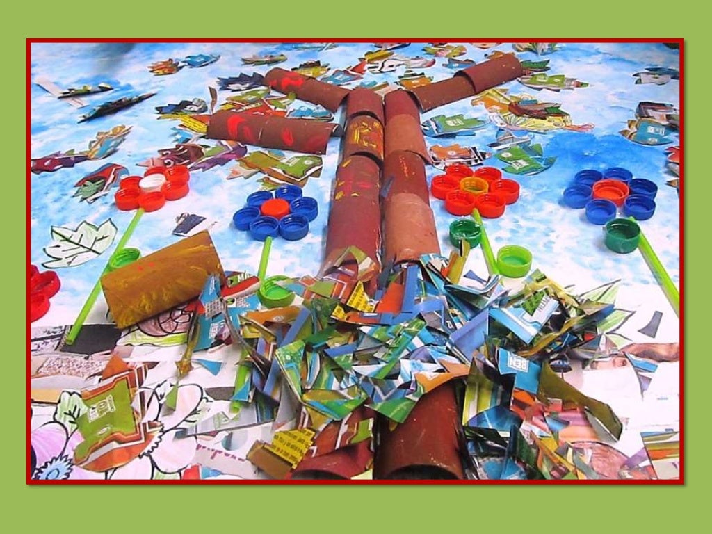 Elaboramos un mural de material reciclado 1° "A"