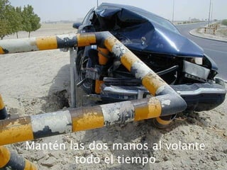 Mantén las dos manos al volante todo el tiempo 