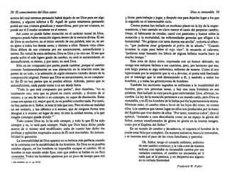 58 El conocimiento del Diossanto
acercadelcualestemos pensando habrádejado deserDiosparaser algo
distinto, y alguien inferior a Él. Aquél de quien estaremos pensando
podráser unacriatura grandiosa y maravillosa, peroporsercriatura, no
puedeser el Creador existente en sí mismo.
Así como no puede haber mutación en el caráctermoral de Dios,
tampoco puede habermutación alguna dentro de laesencia divina. Elser
de Dioses exclusivo, en el único sentido de esa palabra; esto es, su ser
es ajenoa todos los demás seres, y distinto a ellos. Hemos vistocómo
Dios difiere de sus criaturas por ser autoexistente, autosuficiente y
eterno. Envirtud deestosatributos, DiosesDiosynootroser.Elserque
puedasufrirel másligero grado de cambio, no seráni autoexistente, ni
autosuficiente, nieterno, y por tanto, no seráDios.
Sóloun ser compuesto por partes puedecambiar, porque el cambio
consiste fundamentalmente en una alteración en la relación entre las
partes de un todo, o la admisión de algúnelemento extraño dentro de la
composición original. PuestoqueDioses autoexistente, noescompues-
to. En Él no hay partes que se puedan alterar. Además, puesto que es
autosuficíente, nadapuede entrara su serdesdefuera.
"Todo lo que está compuesto por partes", dice Anselmo, "no es
totalmente uno, sino que es plural en cierto sentido, y diverso de sí
mismo; y ya sea de hecho o en concepto, es capazde disolución. Estas
cosassonajenas ati;mejor quetú,noesposibleconcebirnada. Portanto,
nohaypartes enti,Señor, nierestúmásqueuno. Perotúeresenrealidad
un ser unitario, y tan idéntico a ti mismo, que de ninguna forma eres
desigual a ti mismo; en lugarde esto,tú eres la unidad misma, a la que
ningún concepto puededividir."
Todo cuanto Dios es, lo ha sido siempre, y todo lo que Él ha sido
siempre y es, lo será para siempre. Nadaque Dios hay" dicho jamás
acerca de sí mismo será modificado; nada de cuanto han dicho los
profetas y apóstoles inspirados acerca de Él serárescindido. Su inmuta-
bilidadlo garantiza.
Lainmutabilidad deDiosaparece ensubelleza másperfecta cuando
se lacontrasta conla mutabilidad de loshombres. EnDiosnoes posible
cambio alguno; ,en los hombres es imposible escapar al cambio. Ni el
hombre ni este mundo están fijos, sinoqueambos se hallan en un fluir
constante. Todos loshombres aparecen porunpocode tiempo parareír
I San Anselmo, op. cit., pp. 24-2'.
Dioses inmutable 59
y llorar, paratrabajar yjugar,y después irseparadejarles lugara losque
le seguirán en el interminable ciclo.
Ciertos poetas hanhalladounmorboso placeren la leyde la imper-
manencia, y hancantado en clavemenorel cantodel perpetuo cambio.
Ornar, el fabricante de tiendas, cantó con patetismo y humorsobre la
mutación y la mortalidad, las enfermedades gemelas que afligen a la
humanidad. ''No golpees con tanta durezaesaarcilla", exhortaalalfare-
ro, "que pudieras estar golpeando el polvo de tu abuelo." "Cuando
levantes la copa para beber el rojo vino", le recuerda al calavera,
"pudieras estar besando los labios de alguna belleza muerta hace ya
mucho tiempo."
Esta nota de dulce dolor, expresada con un humor delicado, les
otorgauna radiante belleza a suscuartetos, pero,por hermoso que sea,
este largo poema es algoenfermizo, enfermo de muerte. Comoel ave
hipnotizada por la serpiente quela va a devorar, el poetaestáfascinado
por el enemigo que lo está destruyendo a él, y también a todos los
hombres, y a todaslasgeneraciones de hombres.
También los escritores sagrados se enfrentan a la mutabilidad del
hombre, pero son personas sanas, y hay una sana fortaleza en sus
palabras. Hanhallado lacurapara-la granenfermedad, Dios,afirman, no
cambia. La leyde la mutación pertenece a unmundo caído,peroDioses
inmutable, yenÉlloshombres defehallan porfinlapermanencia eterna.
Mientras tanto, el cambio obraa favorde los hijosdel reino; no contra
ellos. Loscambios quetienen lugaren ellossonproducidos porla mano
delEspíritu quevivedentrodeellos. "Portanto, nosotros todos", diceel
apóstol, "mirando a cara descubierta como en un espejo la gloria del
Señor, somos transformados de gloria en gloriaen la misma imagen,
comoporel Espíritu del Señor."
En un mundo de cambio y decadencia, ni siquiera el hombre de fe
puede estarfeliz porcompleto. Demanera instintiva, buscaloinmutable,
y se lamenta anteel pasode lascosas familiares y queridas.
Oh, Señor, tengo el corazón enfermo, enfermo
deestecambio continuo; yla vidacorredemanera
tediosa con rapidez su incansable carrera por sus
variados caminos; el cambio no encuentra en ti
nadaque se le parezca, y no despierta eco alguno
en tucalladaEternidad.
Frederick W. Faber
ex libris eltropical
 