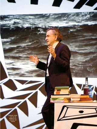 B E R N A R D - H E N R I
L E V Y E N U N
M O M E N T O D E
L O O K I N G F O R
E U R O P E
 