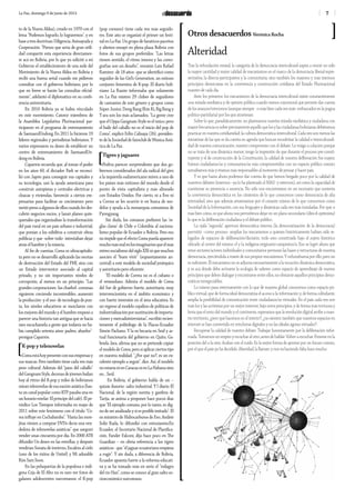 7La Paz, domingo 9 de junio de 2013
to de la Nueva Aldea), creado en 1970 con el
lema “Podemos lograrlo, lo lograremos”, y en
baseatresdoctrinas:Diligencia,Autoayuday
Cooperación. “Pienso que sería de gran utili-
dad compartir esta experiencia directamen-
te acá en Bolivia, por lo que yo solicité a mi
Gobierno el establecimiento de una sede del
Movimiento de la Nueva Aldea en Bolivia y
recibí una buena señal cuando me pidieron
consultar con el gobierno boliviano, por lo
que en breve se harán las consultas oficial-
mente”, adelantó el diplomático en su confe-
rencia universitaria.
En 2010 Bolivia ya se había vinculado
en este movimiento. Catorce miembros de
la Asamblea Legislativa Plurinacional par-
ticiparon en el programa de entrenamiento
de SaemaeulUndong. En 2011 lo hicieron 19
líderes regionales y periodistas bolivianos. Y
varios expresaron su deseo de establecer un
centro de entrenamiento de SaemaeulUn-
dong en Bolivia.
Caparrós recuerda que, al tomar el poder
en los años 60, el dictador Park se reconci-
lió con Japón para conseguir sus capitales y
su tecnología, usó la ayuda americana para
construir autopistas y centrales eléctricas y
cloacas y viviendas, favoreció a ciertos em-
presarios para facilitar su crecimiento pero
metiópresoaalgunosdeelloscuandolesdes-
cubrió negocios sucios, y lanzó planes quin-
quenales que organizaban la transformación
del país rural en un país urbano e industrial,
que ponían a los súbditos a construir obras
públicas y que -sobre todo- intentaban dejar
atrás el hambre y la miseria.
Al fin de cuentas, Corea es ultracapitalis-
ta pero no se desarrolló aplicando las recetas
de destrucción del Estado del FMI, sino con
un Estado interventor asociado al capital
privado, y no sin importantes niveles de
corrupción, al menos en un principio. “Las
grandes corporaciones -las chaebol- coreanas
siguieron creciendo incontenibles, aumentó
la producción -y el uso- de tecnología de pun-
ta, los niveles educativos se mezclaron con
los mejores del mundo y el hambre empezó a
parecer una historia tan antigua que se hacía
raro escuchársela a gente que todavía no ha-
bía cumplido setenta años: padres, abuelos”-
prosigue Caparrós.
[K-pop y telenovelas
Coreaestáhoypresenteconsusempresasy
sus marcas. Pero también tiene cada vez más
peso cultural. Además del “paso del caballo”
delGangnamStyle,decenasdejóvenesbailan
hoy al ritmo del K-pop y miles de bolivianos
mirantelenovelasdeesanaciónasiática(has-
ta un canal popular como RTP pasaba una en
un horario estelar: El príncipe del café). El pe-
riódico Los Tiempos informaba en mayo de
2011 sobre este fenómeno con el título “Co-
rea influye en Cochabamba”. “Hasta las mon-
jitas vienen a comprar DVDs decía una ven-
dedora de telenovelas asiáticas” que aseguró
vender unas cincuenta por día. En 2000 ATB
difundió Un deseo en las estrellas, y después
vendrían Sonata de invierno, Escalera al cielo
(uno de los éxitos de Unitel) y Mi adorable
Kim Sam Soon.
En las peluquerías de la populosa e indí-
gena Ceja de El Alto no es raro ver fotos de
galanes adolescentes surcoreanos: el K-pop
(pop coreano) tiene cada vez más seguido-
res. Este año se organizó el primer un festi-
val en La Paz. Un grupo de fanáticos paceños
y alteños ensayó en plena plaza Bolivia con
fotos de sus grupos preferidos. “Las letras
tienen sentido, el ritmo innova y las coreo-
grafías son un desafío”, resumió Luis Rafael
Ramírez -de 18 años- que se identificó como
seguidor de las Girl’s Generation, un exitoso
conjunto femenino de K-pop. El diario boli-
viano  La Razón  informaba que solamente
en La Paz existen 29 clubes de seguidores
de cantantes de este género y grupos como
Súper Junior, Dong Bang Shin Ki, Big Bang y
T-ara son los más aclamados. “La gente cree
que el Oppa Gangnam Style es el único, pero
el baile del caballo no es el inicio del pop de
Corea”, explicó Erlin Calisaya (26), presiden-
te de la Sociedad de fansclub de Música Asiá-
tica de La Paz.
[Tigres y jaguares
Podría parecer sorprendente que dos go-
biernos considerados del ala radical del giro
a la izquierda sudamericano miren a uno de
los países más exitosos del mundo desde el
punto de vista capitalista y más alineado
con Estados Unidos. Por cierto, ni a Evo ni
a Correa se les ocurrió ir en busca de mo-
delos y ayuda a la monarquía comunista de
Pyongyang.
Sin duda, los coreanos prefieren las ‘re-
glas claras’ de Chile o Colombia al naciona-
lismo popular de Ecuador o Bolivia. Pero eso
no impide que el efecto Corea pueda aparecer
muchomásrealenlosimaginariosqueelmás
etéreosocialismodelsigloXXIniquemuchos
asocien el “buen vivir” (supuestamente an-
cestral) a este modelo de sociedad jerárquico
y autoritario pero eficiente.
“El modelo de Correa no es el cubano o
el venezolano.  Admira el modelo de Corea
del Sur de gobierno fuerte, autoritario, muy
intervencionista en el ámbito económico y
con fuerte inversión en el área educativa. Es
un regreso al modelo cepalino de políticas de
industrializaciónporsustitucióndeimporta-
ciones y mercadointernistas”, escribió recien-
temente el politólogo de la Flacso-Ecuador
Simón Pachano. Y la ex becaria en Seúl y ac-
tual funcionaria del gobierno en Quito, Ga-
briela Jara, afirma que no se pretende copiar
elmodelodeCorea,perosíaplicarciertostips
en nuestra realidad. “¿Por qué no?, es un ex-
celente ejemplo a seguir”, dice. Así, el modelo
noestaríanienCaracasnienLaHabanasino
en… Seúl.
  En Bolivia, el gobierno habla de un –
quizás ilusorio- salto industrial. Y l diario El
Nacional, de la región sureña y gasífera de
Tarija, se anima a proponer hace pocos días
que “El ejemplo coreano, por lo tanto, es dig-
no de ser analizado y si es posible imitado”. El
ex ministro de Hidrocarburos de Evo, Andrés
Soliz Rada, lo difundió con entusiasmo.En
Ecuador, el Secretario Nacional de Planifica-
ción, Fander Falconí, dijo hace poco en The
Guardian – en obvia referencia a los tigres
asiáticos - que “el jaguar ecuatoriano empieza
a rugir”. Y sin duda, a diferencia de Bolivia,
Ecuador apuesta fuerte a la reforma educati-
va y se ha tomado más en serio el “milagro
del río Han”, como se conoce al gran salto so-
cioeconómico surcoreano.
Tras la refundación estatal, la categoría de la democracia intercultural aspira a reunir no sólo
la mayor cantidad y mejor calidad de mecanismos en el marco de la democracia liberal-repre-
sentativa, la directa-participativa y la comunitaria; sino también los mayores y más intensos
principios demócratas en la convivencia y construcción cotidiana del Estado Plurinacional
nuestro de cada día.
Ante los primeros: los mecanismos de la democracia intercultural existe constantemente
una mirada mediática y de opinión pública cuando menos coyuntural que permite dar cuenta
de los avances/retrocesos (aunque siempre -o más bien cada vez más- enfrascados en la pugna
político-partidaria) por los que atraviesan.
Sobre lo que, paradójicamente, no planteamos nuestra mirada mediática y ciudadana con
mayorfrecuenciaessobreprecisamenteaquelloquelosylasciudadanasbolivianasdebiéramos
practicar en nuestra cotidianidad: la cultura democrática intercultural. Cada vez son menos las
iniciativas de las que se da cuenta en agenda que buscan escudriñar la calidad e interculturali-
dad de nuestra comunicación, nuestro compromiso con el debate. Lo traigo a colación porque
no se trata de una dinámica menor; tengo la impresión de que durante el proceso pre-consti-
tuyente y el de construcción de la Constitución, la calidad de nuestra deliberación fue mayor,
fuimos ciudadanos/as y comunarios/as más comprometidos con un espacio público común;
sumábamos más y éramos más responsables al momento de pensar y hacer país.
Y es que hasta ahora podemos dar cuenta de que hemos bregado poco por la calidad de
nuestros debates (internos –ya lo ha planteado el MAS- y externos), así como la capacidad de
cuestionar su presencia o ausencia. No sólo nos encontramos en un escenario que sustenta
la convivencia democrática en los cimientos de lo que conocemos como democracia de alta
intensidad, sino que además atravesamos por el corazón mismo de lo que conocemos como
Sociedad de la Información, con sus lenguajes y dinámicas cada vez más instaladas. Por qué, o
más bien cómo, es que ahora nos permitimos dejar en un plano secundario (dirá el optimista)
lo que es la deliberación ciudadana y el debate público.
La ojalá “segunda” apertura democrática interna (la democratización de la democracia)
permitió –como proceso- ampliar los mecanismos a quienes históricamente habían sido re-
legados de espacios de deliberación/decisión, todo esto constituido bajo el sujeto histórico
ubicado al centro del mismo: el y la indígena-originario-campesino/a. Eso se logró ahora que
estos sectores/actores individuales y comunitarios permean las bases y estructuras de nuestra
democracia, ejerciéndola a través de sus propios mecanismos. Y enhorabuena por ello, pero no
es suficiente. El mecanismo no se adjunta necesariamente a la vocación-dinámica democrática,
y es acá dónde debe activarse la ecología de saberes como espacio de aprendizaje de nuevos
principios que deben dialogar y encontrarse entre ellos, no obstante aquellos principios demo-
cráticos innegociables.
Lo mismo pasa externamente con lo que de manera global conocemos como espacio pú-
blico virtual, que de forma ideal democratiza el acceso a la información y, de forma colindante,
amplia la posibilidad de comunicación entre ciudadanos/as virtuales. En el país cada vez son
más los y las activistas por un mejor internet, bajo estos principios, y de forma más tortuosa y
lenta que el resto del mundo y el continente, esperamos que la revolución digital arribe a nues-
tro territorio, ¿pero qué hacemos en el ínterin?, ¿no sienten también que nuestros espacios en
internet se han convertido en trincheras digitales y no las ideales ágoras virtuales?.
Recuperar la calidad de nuestro debate. Trabajar honestamente por la deliberación infor-
mada. Tomarnos un respiro y escuchar al otro, antes de hablar. Volver a escuchar. Ponerse en la
posición del o la otra. Acabar con el ruido. Es la mejor forma de apostar por un futuro común,
por el que el país ya ha decidido. Alteridad, la llaman: y nos va haciendo falta hace mucho.
Otros desacuerdos Verónica Rocha
Alteridad
 