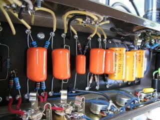 WAYAR LEMBAR TUNGGAL
(solid core wire)
Digunakan dalam litar
mudah seperti radio &
komponen elektrik
Penebat
PVC
 