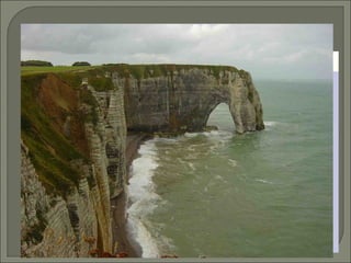 Según su altura pueden ser bajas o elevadas, formando acantilados Según su forma pueden ser costas rectilíneas y presentar entrantes y salientes como cabos, golfos, penínsulas, rías, fiordos o deltas. Y FIORDOS 