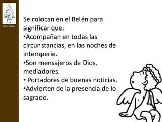 Las bolas colgadas en el árbol