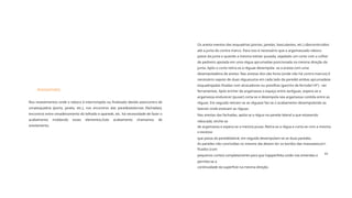 Curso de
Pedreiro
63
Arestameto
Os aresta mentos das esquadrias (portas, janelas, basculantes, etc.) sãoconstruídos
até a junta do contra marco. Para isso é necessário que a argamassado reboco
passe da junta e quando a mesma estiver puxada, sejadado um corte com a colher
de pedreiro apoiada em uma régua aprumadae posicionada na mesma direção da
junta. Após o corte retira-se a réguae desempola- se a aresta com uma
desempoladeira de aresta. Nas arestas dos vão livres (onde não há contra marcos) é
necessário oapoio de duas réguasuma em cada lado da parede) ambas aprumadase
esquadrejadas fixadas com atracadores ou presilhas (gancho de ferrode1/4") - ver
ferramentas. Após encher de argamassa o espaço entre asréguas, espera-se a
argamassa endurecer (puxar) corta-se e desempola sea argamassa contida entre as
réguas. Em seguida retiram-se as réguase faz-se o acabamento desempolando as
laterais onde estavam as réguas.
Nas arestas das fachadas, apóia se a régua na parede lateral a que estasendo
rebocada, enche-se
de argamassa e espera-se a mesma puxar. Retira-se a régua e corta-se com a mesma
o excesso
que passa da paredelateral, em seguida desempolam-se as duas paredes.
As paredes não concluídas no mesmo dia devem ter os bordos das massasescorri
ficados (com
pequenos cortes) completamente para que hajaperfeita união nas emendas e
permita-se a
continuidade da superfície na mesma direção.
Nos revestimentos onde o reboco é interrompido ou finalizado devido aoencontro de
umaesquadria (porta, janela, etc.), nos encontros das paredesexternas (fachadas),
encontros entre omadeiramento do telhado e aparede, etc. há necessidade de fazer o
acabamento moldando esses elementos.Este acabamento chamamos de
arestamento.
 