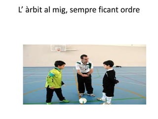 L’ àrbit al mig, sempre ficant ordre
 