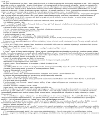 van a la iglesia.
Hay flores en los extremos de cada banco y alargo la mano para acariciar los pétalos de las que tengo más cerca. Una flor se desprende del tallo y cierro la mano para
que no caiga. La acción me resulta familiar y la repito, abriendo la mano y volviendo a aplastar la flor. Pero no recuerdo qué significa, y además no es esa clase de flor.
Tendría que ser una flor amarilla de calabacín y las que veo son blancas, como si las hubieran puesto para una boda. Quizá se casara alguien ayer. La gente joven sigue
haciéndolo en la iglesia, según me han dicho. Aprieto la mano mientras el párroco se aclara la garganta y la gente de los otros bancos agacha la cabeza para rezar. Los
pétalos de la flor son suaves y flexibles. Me gustan así, aplastadas y auténticas, y no colocadas rígidamente en el ramo. Estos ramilletes de los bancos son demasiado
parecidos a los que se ven conservados bajo las campanas de cristal de la época victoriana, crujientes y secos y un poco deprimentes.
Nos ponemos en pie y cantamos, nos sentamos y rezamos. Había olvidado lo agotadores que pueden llegar a ser estos servicios. No consigo seguir el ritmo y pierdo
el hilo del servicio, así que básicamente me limito a abrir y cerrar la boca. El párroco parece confuso al verme mover la boca mientras él habla y discursea desde el
púlpito. Por fin llega la hora del té. En la parte trasera de la iglesia hay un gran recipiente de metal sobre un carrito de ruedas y un montón de tazas verdosas.
Demasiadas para los pocos asistentes que hay.
Una mujer con un chaleco guateado del mismo color que las tazas se acerca a mí con una lata de galletas.
—No la habíamos visto antes —dice.
—No —respondo. Y me quedo en blanco. No recuerdo dónde estoy. Ni por qué. Vacilo ligeramente sobre las losas del suelo y me quedo sin respiración. Cojo dos
galletas de la lata y las pongo en mi platillo.
—¿Es usted del barrio? ¿O está de visita? —pregunta la mujer.
—No lo sé —respondo, sintiéndome tonta y asustada—. Quiero decir, ¿dónde estamos exactamente?
La mujer sonríe, es una sonrisa amable, pero llena de turbación.
—Estamos en la Iglesia de San Andrés.
El nombre no me dice nada. No quiero preguntar más.
—¿Va usted a la capilla quizá? —insiste la mujer—. Hay una a un par de calles de aquí.
Digo que no con la cabeza. No he olvidado mi religión, sé que no soy metodista, ni baptista, ni nada parecido. Ni siquiera soy cristiana.
—Lo siento —digo—. Soy algo olvidadiza.
La mujer parece creer que esta descripción no es suficiente, pero asiente y toma un sorbo de té antes de presentarme al párroco. Por suerte, he estado practicando
mentalmente mi nombre.
—¿Qué tal está? —dice el párroco, dándome la mano. Sus manos son increíblemente suaves, como si se le hubieran desgastado por la cantidad de veces que las ha
estrechado—. Espero que le haya gustado el servicio.
No sabía yo que fuera de esas cosas que tienen que gustarme o no, así que la pregunta me pilla por sorpresa.
—Ah —digo.
El párroco y la mujer del chaleco guateado comienzan a alejarse, asustados por mi incapacidad de articular palabra, y yo miro mi té con galletas, sin saber qué hacer
con ellos. Veo a un hombre cogiendo dos terrones de azúcar de su platillo, metiéndolos en la taza y removiendo el té con la cucharilla. Y con un suspiro de alivio, hago lo
mismo con mis galletas, las dejo que floten en el té y doy vueltas y más vueltas al grumoso líquido. Cuando levanto la vista, el pequeño grupo de gente me está mirando,
todos salvo la mujer del chaleco guateado, cuyos ojos están fijos en el techo.
La mujer le da un codazo al hombre que tiene al lado y el hombre tose.
—No, no estaba sana en absoluto —dice—. Fue Rod quien lo descubrió. Él solía pasar a recogerla, ¿verdad, Rod?
Un hombrecillo con el pelo repeinado asiente con la cabeza.
—Sí, así es —dice—. Así que, lógicamente, su hijo me llamó. Le dije que rezaríamos por ella…
—Claro, claro.
—En realidad yo había ido varias veces a la casa sin ninguna necesidad, antes de que me llamara. Muy enojoso. Me quedaba fuera esperando y no respondía nadie.
—Elizabeth —dije de repente, aunque no había sido mi intención pronunciar su nombre.
La mujer del chaleco guateado me mira finalmente.
—Elizabeth —repito—. Ha desaparecido.
—Sí, tiene razón, querida —dice—. Ha desaparecido de nuestra congregación. No se preocupe. —Se volvió hacia los otros.
Me muerdo el labio, me siento humillada, pero he de aprovechar la ocasión antes de que se me olvide.
—No —insisto—. He estado buscándola. No está en casa.
—¿No está en la casa de usted? —pregunta la mujer, pronunciando cuidadosamente cada sílaba. Es una señora realmente irritante. Reprimo las ganas de gritar.
—No, no, es amiga mía. Ha desaparecido.
El hombre repeinado frunce el entrecejo y se pasa la mano por la cabeza. Su largo y raleante cabello parece estar incrustado en su cráneo.
—No ha desaparecido…
—Entonces, ¿dónde está? —pregunto—. He ido a su casa.
—Bueno, querida —dice la mujer, mirando al grupo—. Quizá se confundió de casa.
Lo dice en voz baja, como si no quisiera que nadie oyera la sugerencia, pero sus palabras son muy claras y ellos están escuchando con atención. El párroco tose y
mueve los pies, y el otro hombre vuelve a pasarse la mano por el cuero cabelludo. El tono de la mujer es tajante y casi puedo sentir ya que cambian de conversación.
Enseguida alguien hablará del tiempo. Siento un ramalazo de calor. ¿Cómo se atreven a menospreciarme estas personas que en teoría se preocupan por Elizabeth?
¿Cómo se atreven?
—No me confundí de casa —digo en voz baja y clara, y esta afirmación hace que me sienta como una niña pequeña—. No soy idiota. Elizabeth ha desaparecido.
—Respiro entrecortadamente en medio del silencio—. ¿Por qué no se preocupan? ¿Por qué nadie hace nada? —Creo que estoy levantando la voz, pero no puedo
impedirlo—. Podría haberle pasado cualquier cosa. Cualquier cosa. ¿Por qué nadie hace nada por encontrarla?
La frustración me ahoga, aprieto la taza con la mano y luego la tiro al suelo. Se rompe fácilmente contra la piedra y el chasquido retumba en el edificio mientras el
líquido almibarado y lleno de migas empapa la argamasa que une las losas. La mujer del chaleco guateado deja su taza y recoge los pedazos de la mía.
—Quizá sea mejor que la lleve a su casa —dice.
Me aleja amablemente del párroco y me sube a su coche. Y es muy paciente cuando le doy indicaciones equivocadas para llegar a mi domicilio y tenemos que doblar
por la calle de una sola dirección por segunda vez. Mientras ella conduce, yo escribo una nota. «Elizabeth no está en la iglesia». La mujer me ve escribiendo y alarga una
mano para acariciar la mía.
—Yo en su lugar no me preocuparía, querida —dice mientras me ayuda a bajar del coche—. Dios vela por su rebaño. Pero usted debe velar por sí misma.
Se ofrece a recogerme para ir a la iglesia el domingo siguiente, pero le digo que en realidad no estoy preparada. La mujer asiente comprensiva y veo un matiz de alivio
en su sonrisa.
 