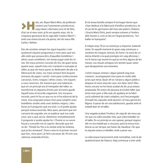 >H
              ola, sóc Reyes Martí Miró, de professió     En la meua família sempre hi ha hagut dones que
              coetera (ara l’anomenen pirotècnica),       s’han dedicat a la fabricació d’artificis pirotècnics, és
              vaig nàixer a Borriana una nit de Reis,     el cas de les germanes del meu iaio patern, Dolores
d’ací ve el meu nom, ja fa uns quants anys, sóc la        i Gracia Martí Ortiz, però sempre estaven a l’ombra
cinquena generació de la saga dels “coeters Martí”, i     dels homes o, com es diu en l’argot pirotècnic, “tre-
amb una sisena tocant a la porta, són els meus fills      ballar en banqueta”.
Carlos i Adrián.
                                                          A mitjan anys 70 es va començar a importar material
Des de xicoteta sempre he sigut inquieta i com            xinés. En aquell moment és quan vaig començar a
qualsevol xiqueta preguntava a mon pare què era           conéixer les traques xineses, les fonts i la resta de co-
allò redó que posava dins d’aquelles botelletes i         eteria infantil, a la qual prompte em vaig aficionar, i
altres coses semblants, tot menys jugar amb les ni-       no hi havia cap reunió en què jo no fera alguna de les
nes. Els meus primers records els tinc de quan tenia      meues. Les meues amigues em temien quan veien
quatre anys, aquell estiu ens n’anàrem a estiuejar al     que desapareixia una estoneta.
taller, ja que els meus pares es dedicaven de ple a la
fabricació de coets, ma mare sempre fent buquets          I entre traques xineses i algun petard vaig anar
(envasos de paper i cartó) i mon pare confeccionant       creixent, i acompanyant mon pare en molts dels
carcasses, trons, traques i altres coses, i els xiquets   actes que tenia. Quan ell se n’anava a algun poble a
a casa s’avorrien. De manera que una habitació,           disparar el revol, eixia de casa i em deia: véns? Ales-
que en un principi era el menjador del taller, es         hores, encara no ho havia acabat de dir, jo ja estava
transformà en alqueria d’estiu per al nostre gaudi.       preparada. Els estius els passava al xicotet taller que
Aquell estiu el recorde vagament, tinc escassos           tenia mon pare a Vila-real, els ajudava en la fabri-
records, però hi ha un que no se m’ha esborrat de la      cació sobretot de coets voladors, era l’encarregada
ment. Una vesprada estava mon pare omplint unes           d’omplir les càpsules amb alumini i el meu germà les
botelletes verdes amb unes boletes negres, i ales-        lligava. A pesar de ser una adolescent, gaudia amb el
hores jo li pregunte què era això i si el podia ajudar    treball diari en el taller.
perquè estava avorrida. Mon pare, pensant que em
cansaria de seguida, em va explicar què era cada          Una vegada acabat l’institut, els vaig dir als meus pa-
cosa i per a què servia. Aleshores immediatament          res que no volia estudiar més, que volia treballar en
li pregunte si podia ajudar-lo, i l’home es va veure      el taller. En un principi es van oposar, perquè segons
forçat a concedir-me el capritx. Recorde que em           ells no era treball per a una jove, però la meua insis-
va dir: “Ompli-les fins a la meitat amb les boletes,      tència va ser tal que van haver de claudicar i fer que
que jo les remataré”. Doncs eixe és el primer record      la xiqueta anara a treballar, molt a pesar seu.
que tinc, mon pare i jo fent carcasses de 70 mm una
calorosa vesprada d’estiu.                                La vida anava transcorrent amb normalitat, com la de
                                                          qualsevol jove de l’època. Vaig començar a eixir amb



 [ 294 ]
 