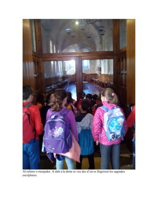 Al refetor o menjador. A dalt a la dreta es veu des d’on es llegeixen les sagrades
escriptures.
 