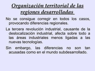 Se apoya como principio básico en el  ser humano,  motor y receptor del proceso de desarrollo. 