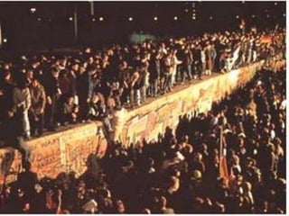 “1980 - 2000: El fin de la historia, posmodernidad o crisis del paradigma"La primera dice relación con la unipolaridad indefinida que mantendrá al mundo encabezado por el sistema estadounidenseLa segunda con el sistema capitalista actualmente operante, el cual al no tener “contrapeso”, produce en las sociedades el abandono de todo sistema alternativo, y las vuelca al consumismo, sumiéndolas en un profundo relativismo