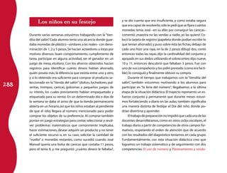 Los niños en su festejo                                   y se dio cuenta que era insuficiente, y como estaba segura
                                                                      que era capaz de resolverlo, sólo le pedí que se fijara cuántas
                                                                      monedas tenía; José –en su afán por conseguir las canicas–
      Durante varias semanas estuvimos trabajando con la “tien-       comentó: ¡maestra no las vendas a nadie, yo las quiero! Co-
      dita del salón” Cada alumno tenía una alcancía donde guar-
                     .                                                locó la tarjeta de registro (papeleta donde podían escribir lo
      daba monedas de plástico –similares a las reales– con deno-     que tenían ahorrado) y puso sobre ésta las fichas, debajo de
      minación de 1, 2 y 5 pesos. Se hacían acreedores a éstas por    cada uno hizo una raya, en la de 2 pesos dibujó dos, contó
      motivos diversos: buen comportamiento, cumplimiento de          entonces todas las rayas, dijo la cardinalidad del conjunto y
      tarea, participar en alguna actividad, ser el ganador en un     apoyado en sus dedos utilizando el sobreconteo dijo: nueve,
      juego de mesa, etcétera. Con los ahorros obtenidos hacían       10 y 11, entonces descubrió que faltaban 3 pesos. Fue con
      registros para identificar cuánto dinero habían ahorrado,       uno de sus compañeros y los pidió prestado (como era facti-
      quién poseía más, la diferencia que existía entre uno y otro,   ble); lo consiguió y finalmente obtuvo su compra.
      y si lo obtenido era suficiente para comprar el producto se-         Durante el tiempo que trabajamos con la “tiendita del

288
      leccionado en la “tienda del salón” (dulces, luchadores, pul-   salón” también estuvimos motivando a los alumnos para
                                                                             ,
      seritas, trompos, canicas, golosinas y pequeños juegos de       participar en “la feria del número”; llegábamos a la última
      su interés, los cuales previamente habían empaquetado y         etapa de la situación didáctica. El trayecto representó un es-
      etiquetado para su venta). En un determinado día o días de      fuerzo conjunto y permanente que durante meses estuvi-
      la semana se daba el aviso de que la tienda permanecería        mos fortaleciendo a diario en las aulas; también significaba
      abierta en un horario, así que los niños estaban al pendiente   una manera distinta de festejar el Día del niño, donde po-
      de que el reloj llegara al número mencionado para poder         drían divertirse y aprender.
      comprar los objetos de su preferencia. Al comprar también            El trabajo de preparación no impidió que cada una de las
      ponían en juego estrategias para contar, seleccionar y resol-   docentes desarrolláramos, como en otros ciclos escolares, el
      ver problemas matemáticos que comúnmente implicaba,             trabajo diario a partir de competencias de otros campos for-
      hacer estimaciones, desear adquirir un producto y no tener      mativos, respetando el orden de atención que de acuerdo
      el suficiente recurso o, en su caso, solicitar la cantidad de   con los resultados del diagnóstico teníamos en cada grupo.
      “vuelto” o monedas restantes, como sucedió cuando José          Fundamentalmente, con esta situación didáctica creo que
      Manuel quería una bolsa de canicas que costaba 11 pesos,        logramos un trabajo sistemático y de seguimiento con dos
      pero él tenía 8, y me preguntó: ¿cuánto dinero le faltaba?,     competencias: El uso de número y Planteamiento y resolu-
 
