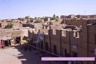 Sus callejuelas de arena son como hornos solares. 