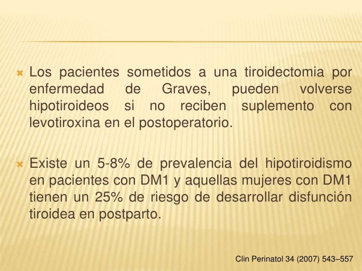La máscara para los cabellos con el aceite de ricino por la cebolla y el huevo