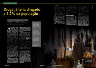 Cracolândias
Quando a destruição dos la-
ços da pessoa com familiares e
amigos se completa, o proble-
ma fica ainda mais visível. Isso
porque o dependente de crack
tende a ir para as ruas, onde
se une a outros nas chamadas
cracolândias. Nesses locais, os
usuários compram e consomem
imediatamente a droga e sequer
voltam para casa, já que o efei-
to é rápido, assim como a com-
pulsão de ir atrás de outra dose,
chamada "fissura" (leia mais
nas págs. 14 e 15).
“Quando está usando o cra-
ck, se a pessoa tiver 100 g, usa
os 100 g, se tiver 1 kg, fica
[na cracolândia], defeca, faz
tudo ali, mas não vai embora”,
resume Célio Luiz Barbosa,
coordenador-geral dos centros
de Atendimento e Apoio às Fa-
mílias da Fazenda da Paz, co-
munidades terapêuticas que se
dedicam à recuperação de de-
pendentes.
Dados desatualizados
Apesar desse quadro alar-
mante, a subcomissão do Sena-
do, até o início de agosto, ainda
não dispunha de dados preci-
sos sobre o consumo da dro-
ga. Apenas dois levantamentos
abrangendo toda a população
brasileira foram feitos até hoje;
o último deles há mais de seis
anos (leia mais na pág. 25).
Esses dados, apesar de
­
demonstrarem tendências, de-
vem estar longe de retratar com
fidelidade o quadro atual, es-
pecialmente com a disponibili-
dade cada vez maior, nos últi-
mos anos, do crack, uma droga
­relativamente nova.
“Precisamos de uma foto-
grafia real, para não corrermos
o risco de continuarmos discu-
tindo no emocional. É preciso
ter a dimensão exata para saber
onde investir e fortalecer ações
do governo”, declarou Paulina
Duarte, responsável pela di-
vulgação das informações no
Observatório Brasileiro de In-
formações sobre Drogas (Obid)
da Secretaria Nacional de Polí-
Nas cracolândias, viciados
em geral compram e
consomem imediatamente
a droga. Eles quase nunca
deixam o local
Droga já teria chegado
a 1,2% da população
Pelo levantamento mais recente, seriam 2,3 milhões
de brasileiros. Porém, falta de estatísticas atualizadas
e confiáveis sobre o real universo de pessoas
envolvidas com o crack dificulta a implementação de
políticas efetivas de combate ao consumo
Realidade brasileira
Zanone
Fraissat
Apesar de estar presente
em todos os extratos
sociais, o usuário de
crack se caracteriza
por ser homem, jovem,
consumidor de outras
drogas, com baixos
níveis socioeconômicos
e educacionais,
desempregado ou
sem trabalho formal,
com índices de saúde
piores que a média da
população e com maior
envolvimento com a
criminalidade.
A maior parte inicia
o consumo de drogas
com o álcool e tabaco,
precocemente e com
uso pesado, passando
à maconha como
primeira droga ilícita.
Essas características do
usuário brasileiro não
diferem das encontradas
em outros países.
A
expansão do consu-
mo de crack no Bra-
sil pode ser observa-
da pela frequência
com que se encontram pessoas
consumindo a droga nas ruas.
Além disso, a imprensa a cada
dia apresenta histórias de famí-
lias que vivem o drama de ter
alguém viciado na droga.
Apesar de faltarem estimati-
vas oficiais recentes, dados pre-
liminares apontam que 1,2%
da população usa ou já pode ter
usado crack. Ou seja: 2,3 mi-
lhões de brasileiros, segundo o
Censo de 2010.
"Hoje, o crack chega à qua-
se totalidade dos municípios
e à zona rural", alerta o sena-
dor Wellington Dias (PT-PI).
A declaração é confirmada
não apenas pela experiência do
ex-​
governador do Piauí, mas
também por levantamento da
Confederação Nacional dos
Municípios (CNM), citado pela
senadora Ana Amélia (PP-RS),
que mostra que o crack já é uma
realidade em pelo menos 70%
dos municípios (leia mais na­­
pág. 25).
A secretária nacional de Po-
líticas sobre Drogas, Paulina
Duarte, reconhece que o uso
da droga está se alastrando ra-
pidamente. Ela declarou à sub-
comissão do Senado que “o mo-
mento exige ação em relação ao
crack, que nos últimos dois anos
teve um aumento de consumo
acentuado”.
Agressões entre pais e filhos,
roubos e prostituição para fi-
nanciar o vício, entre outros
episódios de violência, são rela-
tos comuns onde há dependen-
tes de crack. Ao mesmo tempo,
a impotência dos usuários e da
família diante da droga – sem
contar a falta de uma rede de
tratamento – também impres-
siona quem se debruça sobre o
assunto.
Ana Amélia cita casos em
que mães desesperadas, sem ter
a quem recorrer e precisando
sair para o trabalho, acorrentam
seus filhos dentro de casa para
que eles não voltem a consumir
crack.
“Com o crack, quem usa vai
ser dependente a ponto de co-
meter coisas absurdas contra o
pai, contra a mãe, contra o ir-
mão. É uma loucura mesmo!”,
alertou o senador Waldemir
Moka (PMDB-MS), que é mé-
dico e diz receber cobranças de
seus colegas de profissão para
que seja feito algo urgentemen-
te com o objetivo de barrar a
expansão do crack e tratar os
­dependentes.
22 
www.senado.gov.br/emdiscussao
agosto de 2011
SUMÁRIO
 