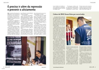 Se as iniciativas de repressão ao
trabalho escravo do governo
brasileiro são uma referência in-
ternacional, as ações para preve-
nir o problema e reinserir os tra-
balhadores resgatados precisam
melhorar muito.
O número de campanhas de
conscientização e programas es-
pecíficos para requalificação da
mão de obra libertada é conside-
rado pequeno diante da gravida-
de da situação.
Nesse cenário, ganham impor-
tância ações mais gerais, como
o programa Bolsa Família e o
seguro-desemprego. Além disso,
segundo o Instituto de Pesqui-
sa Econômica Aplicada (Ipea),
do governo federal, a geração de
milhões de empregos formais no
país desde 2003 tem contribuído
para diminuir a vulnerabilidade
da força de trabalho.
“O trabalhador sem qualifi-
cação é uma presa fácil”, diz o
subprocurador-geral do Trabalho
Luis Antonio Camargo, do MPT.
Ele lembra de um caso, no Pará,
em que o mesmo trabalhador foi
resgatado três vezes.
“Temos tentado ir além da
repressão”, afirma a procurado-
ra do trabalho Débora Tito, que
comanda a Coordenadoria Na-
cional de Erradicação do Traba-
lho Escravo (Conaete), órgão do
MPT.
Ela informou que o Ministério
Público do Trabalho está lançan-
do o projeto Resgatando a Cida-
dania, para capacitar trabalha-
dores libertados através de cursos
profissionalizantes financiados
por meio de parcerias com insti-
tuições públicas e privadas.
O Maranhão, por ser o estado
com o maior número de traba-
lhadores resgatados no período
entre 2005 e 2010, será o primei-
ro a receber o programa – que
deveria começar ainda em abril.
A meta é chegar aos demais es-
tados onde o trabalho escravo é
mais frequente.
Já o MTE tomou a iniciativa
de intermediar a oferta de mão
de obra no meio rural, com o
programa Marco Zero. Lançado
no final de 2008, o projeto tem
como parceiros os governos de
Mato Grosso, Maranhão, Piauí,
Pará e Minas Gerais. O objetivo
é evitar o aliciamento de traba-
lhadores pelos “gatos”. A seleção
dos estados atendeu a critérios
Em agosto de 2010, auditores da
Superintendência Regional do Traba-
lho e Emprego de São Paulo (SRTE/
SP), ligada ao MTE, constataram
condições análogas às de trabalho
escravo em uma oficina de costura
que confeccionou coletes para os
pesquisadores do Censo 2010, do
Instituto Brasileiro de Geografia e
Estatística (IBGE).
Segundo a Folha de S. Paulo, que
publicou a notícia em 20 de outubro,
a F.G. Indústria e Comércio de Uni-
formes e Tecidos Ltda., com sede em
Londrina (PR), venceu licitação no
valor de R$ 4,3 milhões para entre-
gar 230 mil coletes aos recenseado-
res do IBGE. Com esse objetivo – de
acordo com outra matéria publicada
em outubro, no site da ONG Repór-
ter Brasil –, a F.G. subcontratou cinco
empresas: uma no Paraná, outra na
Paraíba e três em São Paulo.
Uma delas, a Milton Borges Fer-
reira – Confecções EPP, de Guarulhos
(SP), recebeu da F.G. a tarefa de pro-
duzir 51 mil coletes e também fez a
subcontratação desses serviços. Entre
os subcontratados, estava a confec-
ção do boliviano Willy Perez Mama-
ni, que funcionava em condições pre-
cárias em um prédio repleto de ofici-
nas de costura, no bairro Casa Verde
Alta, zona norte de São Paulo.
Foi ali, na oficina de Mamani,
que os auditores do trabalho encon-
traram 15 imigrantes da Bolívia – to-
dos ilegais no país –, trabalhando e
vivendo com familiares, inclusive
crianças, em situação degradante.
Condições precárias de higiene, de
espaço, jornadas exaustivas de tra-
balho, não cumprimento de obriga-
ções trabalhistas e previdenciárias,
entre outras irregularidades, resul-
taram em 30 autos de infração, no
valor de R$ 512 mil, para a F.G.. Pelo
contrato com o IBGE, ela não estava
autorizada a terceirizar mão de obra.
A empresa recorreu e diz que sua si-
tuação é regular.
Já o IBGE também foi notificado
para interromper pagamentos que
ainda estivessem pendentes com a
companhia enquanto ela não regu-
larizasse sua situação e a das outras
duas confecções que se envolveram
no problema. Mas o órgão informou
que já havia repassado os recursos.
Além disso, de acordo com a Repór-
ter Brasil, o IBGE teria de assumir a
dívida da F.G. caso ela não pagasse
as obrigações com os empregados.
A defesa do instituto alegou que
o contrato obedecera à Lei de Licita-
ções e que o órgão não tem compe-
tência para fiscalizar o cumprimento
da legislação trabalhista. No entanto,
a Justiça do Trabalho tem decidido
pela responsabilidade subsidiária das
empresas ou órgãos públicos nesses
casos.
Quanto aos 15 bolivianos e suas
famílias, não foi possível retirá-los da
oficina, como acontece nas ações de
fiscalização no meio rural.
Segundo apurou a Repórter Bra-
sil, não há procedimento definido
para a libertação de trabalhadores
escravos em ambiente urbano, nos
episódios que envolvam estrangei-
ros, nem tampouco estrutura pública
de abrigo provisório para acolher as
famílias.
É preciso ir além da repressão
e prevenir o aliciamento
como incidência de trabalho es-
cravo e presença, nos municípios,
de unidades do Sistema Nacional
de Emprego (Sine).
O ministério também reali-
za, desde 2009, programa-piloto
de qualificação e reinserção de
trabalhadores no Mato Grosso.
Existem ainda outras iniciativas
tocadas em parceria ou exclusiva-
mente por organizações da socie-
dade civil (leia mais na pág. 54).
Coletes do IBGE foram feitos por escravizados
O subprocurador-geral do Trabalho
Luis Antonio Camargo destaca que
falta de qualificação deixa trabalhador
vulnerável à sedução de aliciadores
Sem checar toda a cadeia
produtiva, até órgãos públicos,
como o IBGE, podem comprar
do trabalho escravo
J.Freitas
ADJORISC
42 
Ações de combate
maio de 2011 www.senado.gov.br/emdiscussao
Ações de combate

43
« SUMÁRIO
 