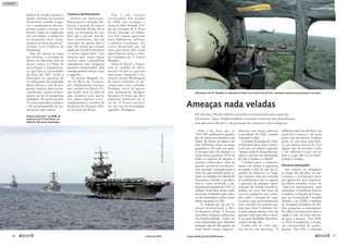 política de Estado concreta e
aporte contínuo de recursos
financeiros, visando assegu-
rar o cumprimento dos pro-
gramas atuais e futuros, no
mesmo ritmo da ampliação
das atividades econômicas
na Amazônia Azul, desta-
cando-se as áreas do pré-sal”,
afirmou Luiz Umberto de
Mendonça,
Não são apenas os caças
que formam a estratégia de
defesa da Marinha para as
nossas costas. O Plano de
Articulação e Equipamen-
to, que lista as necessidades
da força até 2031, inclui a
fabricação ou aquisição de
15 submarinos de propulsão
diesel-elétrica e seis de pro-
pulsão nuclear, dois navios-
-aeródromo (porta-aviões),
quatro navios de propósitos
múltiplos, 30 navios-escolta,
12 navios-patrulha oceânicos
e 46 navios-patrulha de me-
nor porte, entre outros.
Cenários desfavoráveis
Doutor em Aplicações,
Planejamento e Estudos Mi-
litares, o general da reserva
Luiz Eduardo Rocha Paiva
teme, na ocorrência de con-
flito, que o pré-sal, sem de-
fesas consistentes, seja um
calcanhar de aquiles para o
país. Ele reitera que invasão
ampla do território brasileiro
“é muito improvável”, mas
imagina que, numa região
extensa como a plataforma
continental, uma “ocupação
pontual e momentânea” pelo
inimigo poderia forçar o país
a capitular.
“Se ocorrer bloqueio na-
val da Bacia de Campos,
nós simplesmente ficamos
sem petróleo no Brasil. E é
um trunfo forte na mão de
uma potência para querer
nos impor alguma coisa”,
complementou o membro da
Academia de História Mili-
tar Terrestre do Brasil.
Não é u m c ená rio
inverossímil. Em meados
de 2008, por exemplo, o
anúncio pelos Estados Uni-
dos da recriação da 4ª Frota
Naval, baseada no Atlân-
tico Sul, causou apreensão
entre diplomatas, militares
e políticos brasileiros. Ela
esteve desativada por 60
anos, pois havia sido criada
especialmente para o cená-
rio estratégico da 2ª Guerra
Mundial.
Além do Brasil, a Argen-
tina fez pedido de infor-
mações formal ao governo
americano, enquanto a Ve-
nezuela acusou Washington
de tentar intimidar os sul-
-americanos com a medida.
Nenhum navio de guerra
está permanente designa-
do para a 4ª Frota, que deve
requisitar belonaves da 2ª
ou da 3ª frotas america-
nas em caso de necessidade,
segundo o Pentágono.
Anúncio pelos EUA, em 2008, da
reativação da 4ª Frota Naval, no
Atlântico Sul, gerou inquietação
Helicópteros do 61º Batalhão de Infantaria de Selva, em Cruzeiro do Sul (AC): soberania nacional sob permanente escrutínio
Não é de hoje que os
2.014.283 quilômetros quadra-
dos de Amazônia brasileira são
objeto do desejo de alguns dos
mais influentes atores no mapa
geopolítico. Ali estão um quin-
to da água doce do planeta e o
maior banco genético (15% de
todas as espécies de plantas e
animais conhecidas), além de
enorme potencial econômico.
Um exemplo: multiplicando o
valor de cada minério pelos es-
toques já medidos no subsolo da
Amazônia, excluído o petróleo,
tem-se como resultado a im-
pressionante quantia de US$ 7,2
trilhões. Esses fatos foram expli-
citamente lembrados pela maio-
ria dos debatedores sobre o tema
defesa nacional na CRE.
“É verdade que há um in-
teresse internacional, o Bra-
sil desperta cobiça. A floresta
amazônica desperta cobiça por
sua biodiversidade. Temos de
estar preparados para defender
qualquer tipo de olho gordo em
cima dessas nossas riquezas”,
advertiu, sem meias palavras,
o presidente da CRE, senador
Fernando Collor.
A própria Estratégia de Defe-
sa Nacional deixa clara a postu-
ra do país em relação à questão:
“Quem cuida da Amazônia bra-
sileira, a serviço da Humanida-
de e de si mesmo, é o Brasil”.
Colabora para o inquieta-
mento em relação à segurança
da região o fato de que há ex-
tensões de fronteira, ao longo
das Guianas, onde por centenas
de quilômetros não se registra
a presença de qualquer repre-
sentante do Estado brasileiro,
militar ou civil. São áreas de
reservas indígenas, por exem-
plo, onde a atuação de orga-
nizações não governamentais
com vínculos no exterior cau-
sam, para dizer o mínimo, for-
te preocupação dentro e fora do
governo (veja mais sobre o assun-
to na seção Realidade Brasileira,
a partir da pág. 50).
Collor não vê como ape-
nas nociva essa presença. “A
influência que vem de fora é em
parte boa e sincera e, de outra
parte, não tão sincera. Embora
possa vir com uma capa boni-
ta, por dentro trata-se de tirar
algum tipo de proveito. Cabe
a nós sabermos o que vai ser
bom e o que não vai ser bom”,
avaliou o senador.
Discurso ameaçador
São muitos os exemplos,
ao longo das décadas, de mo-
vimentos e declarações feitas
por alguns dos mais importan-
tes líderes mundiais acerca do
“interesse internacional” pela
Amazônia. O professor Marcos
Coimbra, ex-docente de Econo-
mia na Universidade Cândido
Mendes e na UERJ e membro
da Academia Brasileira de De-
fesa, pesquisou os antecedentes
da cobiça internacional sobre a
região e vem, há anos, alertan-
do para a ameaça. “Em 1850,
os EUA já pregavam a ocupa-
ção internacional da região”,
garante. “Em 1992, a chamada
Ameaças nada veladas
Há décadas, Brasil enfrenta pressões internacionais por causa da
Amazônia. Água, biodiversidade e recursos minerais são abundantes,
mas discurso oficial é o da proteção da natureza e dos indígenas
MC2ALFREDOR.MARINEZIV/U.S.NAVY
ÉLIOSALES/MINISTÉRIODADEFESA
46 
março de 2012 www.senado.gov.br/emdiscussao 
47
Ameaças Internacionais
 