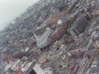 DESARROLLO SOSTENIBLEPROPUESTAEl desarrollo sostenible, lejos de querer que pare elcrecimiento económico, reconoce que los problemas de lapobreza y del subdesarrollo no pueden ser resueltos si nose instaura una nueva era de crecimiento en la que lospaíses desarrollados desempeñen un papel importantey recojan grandes beneficios.