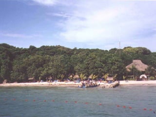 Economía convencional:Mercados de bienesy serviciosFamiliasEmpresasMercados de factoresde productosEconomía ecológica:ResiduosmaterialesMateriasprimasReciclajeCalordisipadoEnergíasolarEconomíaconvencionalEnergíaútilEnergíaresidual