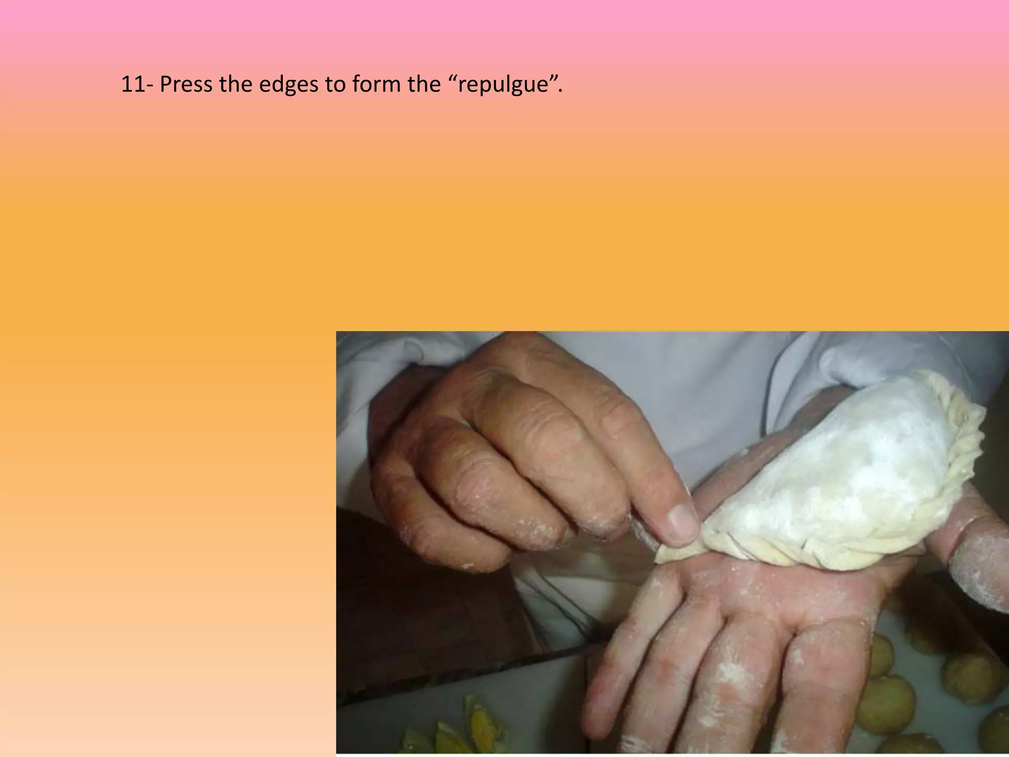 11- Press the edges to form the “repulgue”.