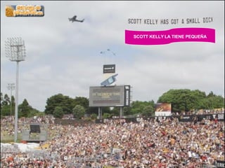 SCOTT KELLY LA TIENE PEQUEÑA 