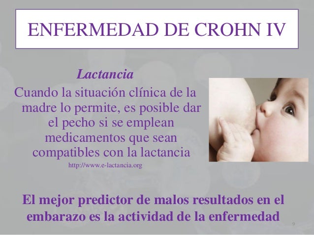 La mujer de 30 años con un pequeño pecho