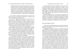 En cuanto al trabajo asociativo, colaborativo y en red, los apor-
tes de la psicología comunitaria también son centrales y se han
identificado algunos procesos psicosociales que favorecen tal
modalidad de trabajo (Montero, 2003). El psicólogo comunitario
puede aportar a la facilitación del establecimiento de vínculos de
buena calidad que el trabajo colaborativo necesariamente implica,
lo que supone intervenir sobre aspectos como interés común, con-
fianza y reciprocidad.
Asimismo, puede colaborar en el mejoramiento organizativo del
trabajo en red, atendiendo a las características de las distintas insti-
tuciones que la componen y a la dinámica de trabajo que es posible
establecer. La facilitación del desarrollo de habilidades de cons-
trucción de consensos y toma compartida de decisiones, resolución
de conflictos y negociación, contribuyen en el mismo sentido.
Desarrollar habilidades personales
El desarrollo de habilidades personales es una formulación rela-
tivamente reciente que evoluciona del más tradicional concepto de
Educación para la Salud.
La Educación para la Salud consiste en una oferta intencional de
oportunidades de aprendizaje destinadas a facilitar la adopción
voluntaria de formas de vida saludables. La Educación Alimentaria y
Nutricional, por su parte, se entiende como la combinación de expe-
riencias de aprendizaje diseñadas para facilitar la adopción volunta-
ria de conductas alimentarias y otras conductas relacionadas con la
nutrición, que conduzcan a la salud y al bienestar (FAO, 1995).
Los programas tradicionales de educación para la salud se enfo-
caban (y muchos continúan haciéndolo) en proporcionar informa-
ción sobre los riesgos que determinadas conductas (por ejemplo,
determinados hábitos alimentarios) implican para la salud, bajo el
supuesto de que el conocimiento de los riesgos conduce, directa-
mente, a los comportamientos necesarios para su evitación. Este
enfoque, no obstante, demostró ser, en la práctica, demasiado sim-
plista y, por lo tanto, ineficaz (por ejemplo, es una experiencia coti-
diana encontrarse en el ámbito escolar con alumnos que son capa-
ces de enunciar correcta y prolijamente listas de nutrientes y de
alimentos beneficiosos y perjudiciales para la salud para, ni bien
suena el timbre del recreo, sacar de sus mochilas todo tipo de vian-
225
La psicología en la promoción de la salud
difundir los beneficios de una dieta que incluya cinco porcio-
nes diarias de frutas u hortalizas, especialmente entre los más
chicos. Asimismo, fomenta la práctica de huertas familiares y
comunitarias y un estilo de vida saludable, trabajando articu-
ladamente con gran cantidad de otras organizaciones, desde
asociaciones de supermercados, el Mercado Central y orga-
nizaciones vinculadas al agro, hasta asociaciones profesiona-
les, instituciones educativas y cooperativas de consumidores.
En el trabajo de colaboración intersectorial son frecuentes las
alianzas como las que acabamos de mencionar y el trabajo en red
para lograr objetivos de interés común.
En el nivel gubernamental, debemos citar la Red de
Comunidades y Municipios Saludables, coordinada por el
Ministerio de Salud de la Nación, a la que nos referimos anterior-
mente, como una forma innovadora de colaboración entre munici-
pios, que permite sostener una política de promoción de la salud. A
través de la red, los municipios participantes pueden comunicarse y
compartir experiencias y recursos técnicos e informativos.
Con respecto a la función que le cabe al psicólogo en el fortale-
cimiento (empowerment) comunitario, es válido también aquí, pues-
to que un aspecto importante de ese fortalecimiento implica una
mayor capacidad de incidir en la formulación de tales políticas.
En este sentido, la psicología comunitaria tiene un papel princi-
pal en facilitar el desarrollo de habilidades que mejoren la capaci-
dad de la comunidad para realizar acciones de abogacía para la
salud, construir espacios de poder y ubicarse de un mejor modo
como interlocutora y/o gestora de tales políticas.
Si, como dijimos al principio de este trabajo, la PS puede defi-
nirse como el proceso que permite a las personas incrementar su control
sobre los determinantes de la salud y, en consecuencia, mejorarla, se hace
evidente que el fortalecimiento comunitario coincide, prácticamen-
te, con esta definición. El aporte de la psicología comunitaria es
aquí medular, puesto que “la definición misma de la psicología
social comunitaria incluye desarrollar, fomentar y mantener el con-
trol y poder en la comunidad” (Montero, 2003). Según la autora,
los elementos fundamentales que permiten los procesos de fortale-
cimiento comunitario son: participación, conciencia, control,
poder, politización, autogestión y compromiso, todos los cuales tie-
nen una clara base psicosocial.
Enrique Saforcada, Martín de Lellis y Schelica Mozobancyk
224
 
