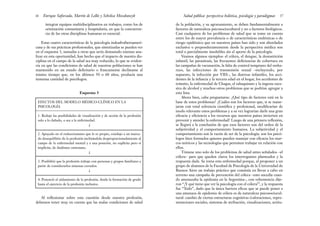 de la población, y su agravamiento, se deben fundamentalmente a
factores de naturaleza psicosociocultural y no a factores biológicos.
Casi cualquiera de los problemas de salud que se tome en cuenta
entre los de mayor prevalencia o de características endémicas o de
riesgo epidémico que en nuestros países han sido y son abordados
exclusiva o preponderantemente desde la perspectiva médica son
total o parcialmente insolubles sin el aporte de la psicología.
Veamos algunos ejemplos: el cólera, el dengue, la desnutrición
infantil, las parasitosis, las frecuentes deficiencias de cobertura en
las campañas de vacunación, la falta de control temprano del emba-
razo, las infecciones de transmisión sexual –incluyendo, por
supuesto, la infección por VIH–, las diarreas infantiles, los acci-
dentes de la infancia y la tercera edad en el hogar, los accidentes de
tránsito, la enfermedad de Chagas, el tabaquismo y la ingesta exce-
siva de alcohol y muchos otros problemas que se podrían agregar a
esta lista.
Ahora bien, cabe preguntarse: ¿Qué tipo de factores está en la
base de estos problemas? ¿Cuáles son los factores que, si se mane-
jaran con total solvencia científica y profesional, modificarían de
modo relevante estos problemas y a su vez lograrían darle una gran
eficacia y eficiencia a los recursos que nuestros países invierten en
prevenir y atender la enfermedad? Luego de una primera reflexión,
se llegará a la conclusión de que esos factores son del orden de la
subjetividad y el comportamiento humanos. La subjetividad y el
comportamiento son la razón de ser de la psicología: son los psicó-
logos bien formados quienes pueden manejar con eficacia los mar-
cos teóricos y las tecnologías que permiten trabajar en relación con
ellos.
Tómese uno solo de los problemas de salud antes señalados –el
cólera– para que queden claros los interrogantes planteados y la
respuesta dada. Se toma esta enfermedad porque, al proponer a un
grupo de alumnos de la Facultad de Psicología de la Universidad de
Buenos Aires un trabajo práctico que consistía en llevar a cabo en
terreno una campaña de prevención del cólera –esto sucedía cuan-
do amenazaba la epidemia en la Argentina–, con vehemencia dije-
ron “¡Y qué tiene que ver la psicología con el cólera!”, y la respuesta
fue “Todo”, dado que la única barrera eficaz que se puede poner a
una amenaza de epidemia de cólera es de naturaleza psicosociocul-
tural: cambio de ciertas estructuras cognitivas (valoraciones, repre-
sentaciones sociales, sistemas de atribución, visualizaciones, actitu-
37
Salud pública: perspectiva holística, psicología y paradigmas
integrar equipos multidisciplinarios en trabajos, como los de
orientación comunitaria y hospitalaria, en que la concurren-
cia de las otras disciplinas humanas es esencial.
Estas cuatro características de la psicología indoafroiberoameri-
cana y de sus prácticas profesionales, que sintetizadas se pueden ver
en el esquema 3, sumadas a otras que sería demasiado extenso ana-
lizar en esta oportunidad, han hecho que el impacto de nuestra dis-
ciplina en el campo de la salud sea muy reducido, lo que se eviden-
cia en que las condiciones de salud de nuestras poblaciones se han
mantenido en un estado deficitario o francamente declinante al
mismo tiempo que, en los últimos 50 o 60 años, producía una
inmensa cantidad de psicólogos.
Esquema 3
EFECTOS DEL MODELO MÉDICO-CLÍNICO EN LA
PSICOLOGÍA
1. Redujo las posibilidades de visualización y de acción de la profesión
solo a lo dañado, o sea a la enfermedad.
↓
2. Apoyado en el reduccionismo que le es propio, condujo a un marca-
do desequilibrio de la profesión inclinándola desproporcionadamente al
campo de la enfermedad mental y a una posición, no explícita pero sí
implícita, de dualismo cartesiano.
↓
3. Posibilitó que la profesión trabaje con personas y grupos familiares a
partir de considerarlos sistemas cerrados.
↓
4. Potenció el aislamiento de la profesión, desde la formación de grado
hasta el ejercicio de la profesión inclusive.
Al reflexionar sobre esta cuestión desde nuestra profesión,
debemos tener muy en cuenta que las malas condiciones de salud
Enrique Saforcada, Martín de Lellis y Schelica Mozobancyk
36
 