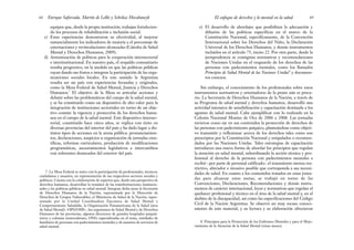 e) El desarrollo de abordajes que posibiliten la adecuación y
difusión de las políticas específicas en el marco de la
Constitución Nacional, específicamente, de la Convención
Internacional sobre los Derechos del Niño, la Declaración
Universal de los Derechos Humanos, y demás instrumentos
incluidos en el artículo 75, inciso 22. Por otra parte, desde la
jurisprudencia se consignan normativas y recomendaciones
de Naciones Unidas en el resguardo de los derechos de las
personas con padecimientos mentales, como los llamados
Principios de Salud Mental de las Naciones Unidas8
y documen-
tos conexos.
Sin embargo, el conocimiento de los profesionales sobre estos
instrumentos normativos y orientadores de la praxis aún es preca-
rio. La Secretaría de Derechos Humanos de la Nación, a través de
su Programa de salud mental y derechos humanos, desarrolló una
actividad intensiva de sensibilización y capacitación destinada a los
agentes de salud mental. Cabe ejemplificar con lo realizado en la
Colonia Nacional Montes de Oca de 2006 a 2008. Las jornadas
tuvieron como eje en sus contenidos la protección de derechos de
las personas con padecimiento psíquico, planteándose como objeti-
vo transmitir y reflexionar acerca de los derechos tales como son
prescriptos por la Constitución Nacional y estipulados o recomen-
dados por las Naciones Unidas. Tales estrategias de capacitación
introducen una nueva forma de abordar los principios que regulan
la atención en salud mental, subordinando la acción técnica y pro-
fesional al derecho de la persona con padecimientos mentales a
recibir –por parte de personal calificado– el tratamiento menos res-
trictivo, alterador e invasivo posible que corresponda a sus necesi-
dades de salud. En cuanto a los contenidos tratados en estas jorna-
das para alcanzar estas metas, se trabajó en torno de las
Convenciones, Declaraciones, Recomendaciones y demás instru-
mentos de carácter internacional, leyes y normativas que regulan el
quehacer profesional y técnico en el área de la salud mental y, en el
ámbito de la discapacidad, así como las especificaciones del Código
Civil de la Nación Argentina. Se observó un muy escaso conoci-
miento de este material, y su lectura y su elaboración ofrecieron
69
El enfoque de derechos y lo mental en la salud
equipos que, desde la propia institución, trabajan fortalecien-
do los procesos de rehabilitación e inclusión social.
c) Estas experiencias demostraron su efectividad, al mejorar
sustancialmente los indicadores de mejoría y el porcentaje de
externaciones y revinculaciones alcanzadas (Cátedra de Salud
Mental y Derechos Humanos, 2009).
d) Armonización de políticas para la cooperación intersectorial
e interinstitucional. En nuestro país, el respaldo comunitario
resulta progresivo, en la medida en que las políticas públicas
vayan dando sus frutos e integren la participación de las orga-
nizaciones sociales locales. En este sentido la Argentina
resulta ser un país con experiencias fecundas y originales,
como la Mesa Federal de Salud Mental, Justicia y Derechos
Humanos.7
El objetivo de la Mesa es articular acciones y
debatir sobre las problemáticas del campo de la salud mental,
y se ha constituido como un dispositivo de alto valor para la
integración de instituciones sectoriales en torno de un obje-
tivo común: la vigencia y protección de los derechos huma-
nos en el campo de la salud mental. Este dispositivo intersec-
torial, constituido hace cinco años, se replica con éxito en
diversas provincias del interior del país y ha dado lugar a dis-
tintos tipos de acciones en la arena pública: pronunciamien-
tos, declaraciones, auspicios u organización de jornadas cien-
tíficas, reformas curriculares, producción de modificaciones
programáticas, asesoramientos legislativos e intercambios
con referentes destacados del exterior del país.
Enrique Saforcada, Martín de Lellis y Schelica Mozobancyk
68
7. La Mesa Federal se nutre con la participación de profesionales, técnicos,
ciudadanos y usuarios, en representación de sus respectivos sectores sociales y
políticos. Cuenta con la colaboración de expertos que, desde una perspectiva de
derechos humanos, desarrollan la temática de las transformaciones institucio-
nales y las políticas públicas en salud mental. Integran dicha mesa la Secretaría
de Derechos Humanos de la Nación, representada por la Dirección de
Derechos de Grupos Vulnerables, el Ministerio de Salud de la Nación, repre-
sentado por la Unidad Coordinadora Ejecutora de Salud Mental y
Comportamiento Saludable, la Organización Panamericana de la Salud (área
de Salud Mental) –OPS/OMS–, los organismos de Salud Mental y de Derechos
Humanos de las provincias, algunos directores de grandes hospitales psiquiá-
tricos y colonias monovalentes, ONG especializadas en el tema, entidades de
familiares de personas con padecimientos mentales y de usuarios de servicios de
salud mental.
8. Principios para la Protección de los Enfermos Mentales y para el Mejo-
ramiento de la Atención de la Salud Mental (véase anexo).
 