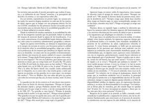 Aparecen luego, en menor orden de importancia, otras razones
de elección como el tiempo de usuario del centro: “Siempre me
atendí acá”; “Me atiende la doctora desde mi primera nena, siem-
pre la atendieron acá”; “Siempre vengo aquí, desde hace muchos
años, tengo mi historia aquí, ya estoy acostumbrada, aunque vivo
en San Justo, atienden muy bien”; “Vengo acá porque ya tengo una
confianza”.
Pasemos ahora, en segundo lugar, a analizar la valoración que
hacen los usuarios sobre los distintos aspectos del funcionamiento
y los servicios ofrecidos por los centros de salud en que se atienden
y los argumentos que despliegan en relación a la misma.
En lo que hace a la satisfacción con la atención médica, el trabajo
indagó, como hemos señalado, los siguientes aspectos: tiempo que
el profesional dedica a la consulta, trato brindado, modalidad de
atención de los problemas de salud, explicaciones ofrecidas al
paciente. Y, como hemos anticipado, se halló que un porcentaje
importante de los pacientes que declaran estar conformes con los
aspectos en evaluación antes mencionados manifiesta quejas y dis-
conformidades que, en algunos casos, aparecen como contradicto-
rias con su respuesta, particularmente cuando hacen referencia al
trato dispensado por el profesional: “Según el médico que te atien-
de, vienen de mal humor, hay que tener suerte”; “A veces te atien-
de rápido y ni te revisa”; “Depende qué pediatra te atiende”; “A
veces tardan porque revisan, a veces no revisan y te dan la receta
rápido y después el nene sigue igual”; “Ayer me tocó otra obstetra,
porque la doctora que me atiende tuvo una reunión, estaba con el
celular, no me escuchaba…”; “A veces le entiendo, otras veces no le
entiendo”. En relación con la entrega de medicamentos, dentro del
grupo que se manifiesta satisfecho con el beneficio, la principal
razón para la satisfacción es la disponibilidad efectiva de los medi-
camentos, aunque se expresan algunas quejas referidas a su falta de
disponibilidad, teñidas, en algunos casos, de expresiones discrimi-
nadoras y, en otros, de discrecionalidad en la entrega: “Los bolivia-
nos se llevan pilas de remedios, por ahí cuando llego no quedan
más” (Centro A); “A veces mezquinan un poquito y dicen que no
hay más para dar a otras personas” (Centro C).
Respecto de la rapidez en la atención, se halla a menudo condi-
cionada por la planificación y asignación de turnos, uno de los ele-
mentos fundamentales que intervienen en el proceso de atención.
La satisfacción con este aspecto ha sido definida, en la mayoría de
169
El sistema de servicios de salud: la perspectiva de los usuarios
los servicios está asociada al recorte perceptivo que realiza el usua-
rio, a su definición de una “buena” atención, a su percepción del
derecho a la misma y a sus expectativas sobre ella.
En ese sentido, expondremos en primer lugar, las razones por
las cuales los usuarios elegían atenderse en cada uno de los centros
de salud, aspecto que se indagó con una pregunta abierta. En los
tres CESAC estudiados las dos primeras razones invocadas por los
encuestados para su elección fueron la accesibilidad geográfica al cen-
tro y la buena calidad de la atención médica.
Desde la tradición de estudios sanitarios, la accesibilidad ha sido
una de las categorías centrales que ha permitido definir la eficacia
del sistema de atención desde la óptica de los beneficiarios. A su
vez, suele caracterizarse a la accesibilidad según distintas dimensio-
nes, tales como la económica, administrativa, geográfica y cultural.
Según los sujetos entrevistados, no obstante la importancia que
se le otorga a la cercanía al centro, con frecuencia prima la calidad
de la atención sobre la accesibilidad geográfica, rasgo que eviden-
cia la preferencia de los usuarios por atenderse en lugares más leja-
nos a su domicilio –en tanto esto les sea posible económicamente–
para obtener una atención de mayor calidad y/o mayor comodidad
en la misma: “Vengo desde Fiorito porque no me gusta cómo atien-
den en otros lugares”; “Yo vivo en Laferrère, pero pienso que acá la
atención es mejor, por eso vengo hasta acá” (Centro B); “El centro
de la Villa 20 está lindo de afuera, pero no hay médico”; “Hay una
salita donde vivo, en la Villa 20, pero es fea, te pisan” (Centro A);
“Fui a la salita del barrio donde vivo cuando estaba embarazada
pero es chiquitito, no es como este y hay mucha gente y tenés que
esperar un montón, no hay guardia, no es como aquí, y no siempre
hay médico”; “Vivo en Madero, hay una salita ahí pero no cuenta
con todos los servicios que hay acá, no tiene vacunas, nada” (Centro
C).
La guardia (en dos de los centros) es el otro factor más mencio-
nado como un factor de elección importante: “Porque en la guar-
dia atienden rápido y porque Pediatría atiende bien, son los dos
servicios por los que vengo al centro, a mí me corresponde la sali-
ta de Villa 20”; “La guardia es muy buena”; “Porque la guardia
atiende toda la noche, es lo que más uso”; “Porque tienen guardia”;
“Por guardia es la que me queda más cerca, solo uso la guardia por-
que tengo el plan Médicos de Cabecera y a los nenes los hago aten-
der ahí”; “Tengo obra social pero vengo aquí a la guardia”.
Enrique Saforcada, Martín de Lellis y Schelica Mozobancyk
168
 