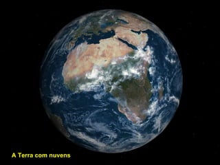 A Terra com nuvens
 