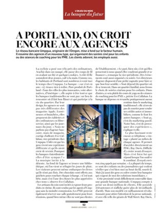 52
ENJEUX LES ECHOS / Juin 2015
L’ENJEU dU mOiS
La banque du futur
Le réseau bancaire Umpqua, originaire de l’Oregon, mise à fond sur le facteur humain.
Il essaime des agences d’un nouveau type, qui organisent des soirées ciné pour les enfants
ou des séances de coaching pour les PME. Les clients adorent, les employés aussi.
A PORTLAND, ON CROIT
ENCORE AUX AGENCES
La cycliste a posé son vélo près des ordinateurs.
Avachie dans un canapé, elle passe des coups de fil
en avalant un thé et quelques cookies. A côté d’elle
somnolent deux jeunes, café à la main. Comme eux,
les habitants de Portland sont nombreux à venir tuer
le temps chez Umpqua. La banque – car c’est en
une– n’y trouve rien à redire. Pure produit de Port-
land –l’une des villes les plus innovantes, voire alter-
natives, d’Amérique–, elle aspire à être tout ce que
les banques traditionnelles ne sont pas: un lieu de
rencontre où il fait bon flâner et qui participe à la
vie du quartier. Par leur
design, les agences ne sont
pas très différentes des
magasins Apple. Lumi-
neuses et branchées, elles
proposent des tablettes et
des ordinateurs en libre-
service, ainsi que les jour-
naux du jour. « Nous ne
parlons pas d’agence ban-
caire, mais de magasin,
corrige d’ailleurs Eve Cal-
lahan, vice-présidente chez
Umpqua. L’idée est que les
gens vivent une expérience
différente et qu’ils aient
envie de revenir. Pourquoi
les banques s’interdiraient-
elles d’être sympas ? »
La musique invite à la
détente. Au fond de l’agence se trouve une biblio-
thèque, où l’on vient se réfugier les jours de pluie.
Les visiteurs peuvent même embarquer les livres
qu’ils n’ont pas finis. Des chocolats sont offerts aux
guichets pour conclure chaque échange. «C’est tout
bête, mais c’est l’une des choses les plus appréciées
chez nous», observe Eve Callahan.
Les artisans du coin sont invités à exposer leurs pro-
duits en vitrine. Ils sont vendus par les agents d’Ump-
qua sans la moindre commission. Les PME peuvent
également réserver une salle gratuitement pour leurs
réunions, quand bien même elles ne sont pas clientes
de l’établissement. «Le pari, bien sûr, c’est qu’elles
penseront à nous quand elles voudront grandir et se
financer», remarque la vice-présidente. Des événe-
ments sont aussi organisés en soirée. Les directeurs
d’agence disposent d’une petite cagnotte pour faire ce
que bon leur semble. «Tout dépend du quartier où
ils se trouvent. Dans un quartier familial, nous ferons
le choix de soirées cinéma pour les enfants. Dans
d’autres, ce sera plutôt des cours de yoga ou des séances
de coaching pour les PME», précise Eve Callahan. La
banque ne dépense en revanche pratiquement aucun
centime dans le marketing
traditionnel: elle n’envoie
pas de courrier pour vendre
ses crédits autos et immo-
biliers, comme le font les
autres banques. «Tout ça,
c’est du marketing passif.
Notre but, c’est de provo-
quer des expériences »,
explique-t-elle.
Le plus fascinant reste
encore ce téléphone «vin-
tage» planté au milieu de
chaque agence. Il permet
d’accéder directement au
PDG, Ray Davis. Difficile
d’y croire avant d’essayer.
Mais c’est bien lui qui
répond lorsque l’on soulève
le combiné. Il reçoit envi-
ron cinq appels par semaine. «La plupart du temps,
ce sont des enfants ou des journalistes qui veulent
vérifier que c’est bien moi au bout du fil, sourit-il.
Mais j’ai aussi des gens en colère contre leur banquier
qui exigent de moi des solutions immédiates.»
Cette proximité serait difficilement concevable dans
une grande banque nationale. Umpqua compte à
peine un demi-million de clients. Elle possède
350antennes et n’affiche guère plus de 22 milliards
d’actifs. Mais son modèle est suffisamment révolu-
tionnaire pour attirer l’attention de la presse nationale,
et avec elle celle des géants de Wall Street. Ray Davis,
AARONLEITZPHOTOS:
 