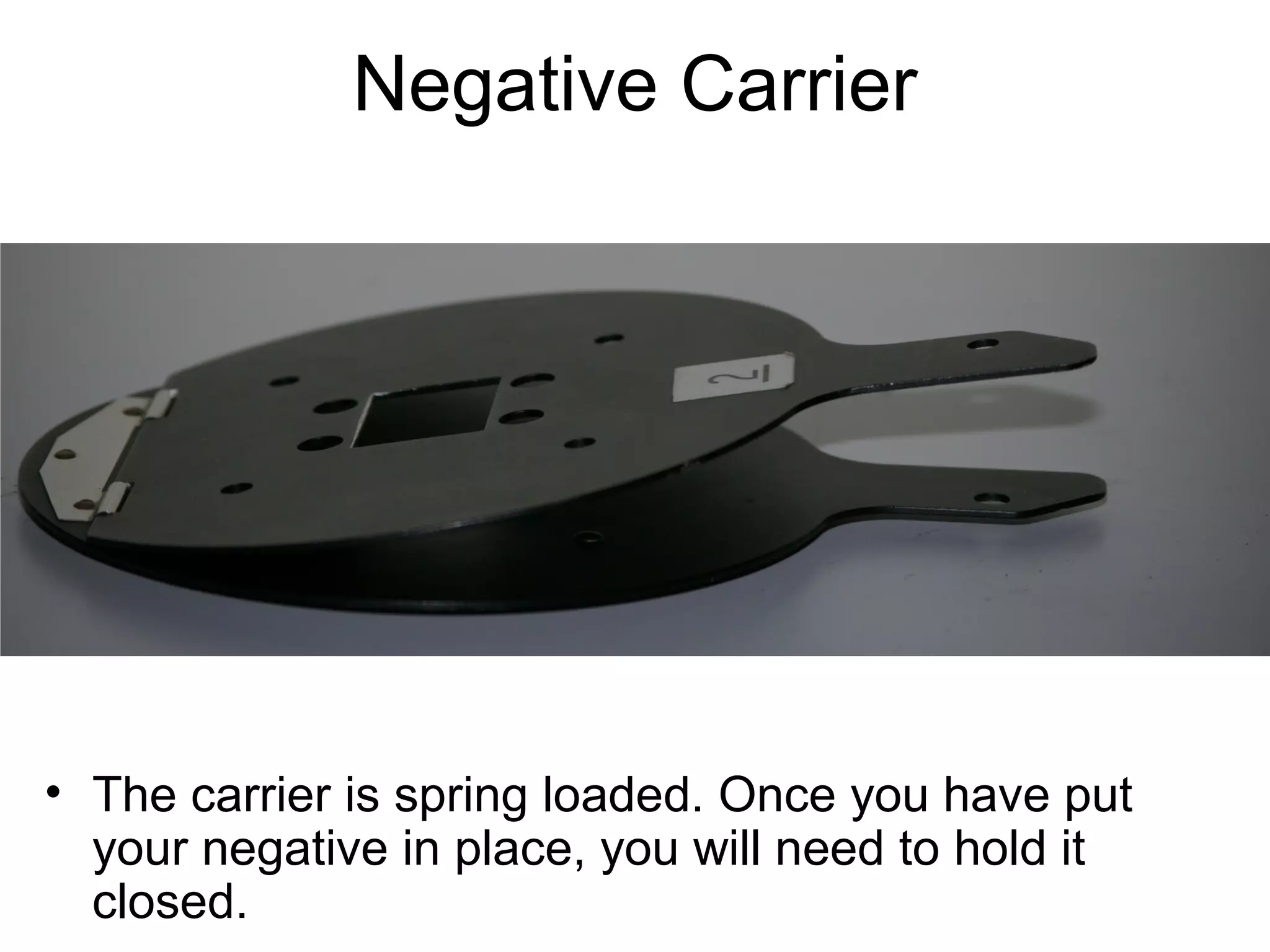 As you insert the negative carrier, lift the lamp house high enough and
20.3
watch for a foam gasket under the light house.

 