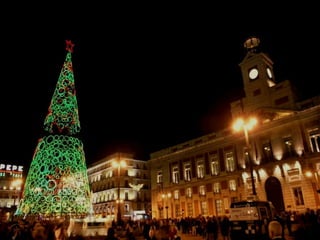 Árbol  en la Puerta del Sol de Agatha Ruiz de la Prada   