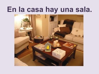 En la casa hay una sala.