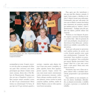 32
acompanham as cenas. A seguir, conver-
se com eles sobre as passagens do filme
nas quais Alice conversou com vários
personagens que diziam e faziam coisas
muito curiosas, dentre elas o Chá Ma-
luco de Desaniversário. Pergunte para
eles: por que o Chapeleiro, a Lebre e o
Rato estavam sempre sentados à mesa
do chá? O que comemoravam? Havia
música na comemoração? Se havia, de
que tipo era? O que sentiram quando a
Peça agora que eles reproduzam o
som que mais lhes chamou a atenção. A
seguir, forme grupos e distribua no mí-
nimo 5 objetos (sucata) para cada grupo.
Continuando, peça que cada grupo crie
sons com os objetos e cantem uma música
para comemorar um momento especial,
que também pode ser “maluco”, como o
desaniversário.... Explique para eles que,
além dos objetos, poderão utilizar sons
corporais.
Professor, se você dispuser de grava-
dor, registre o processo de improvisação
e o produto final. Além de gostarem de
ouvir suas produções, essa gravação po-
derá oferecer boas idéias para continui-
dade do seu trabalho e uma melhor frui-
ção estética.
Assim que cada grupo se apresentar,
você também poderá, de acordo com
a série, levantar questões como: quais
sons predominaram? Corporais? Ins-
trumentais? Sons metálicos ou prove-
nientes da madeira? Sons produzidos
por sopros? Batidas (percussão)? Sons
longos? Qual foi o som mais curto?
Qual o mais grave? Havia mais sons
fortes ou fracos?
Novamente, faça com a classe um re-
gistro coletivo sobre a atividade desen-
volvida, perguntando o que aprenderam
com ela.
Faça também as suas anotações, so-
bre seus alunos, facilidades, dificulda-
des, as soluções encontradas, o trabalho
em grupo, o processo e o resultado do
trabalho.
Diretoria de Ensino de Lins / Arte – Ciclo I – Projeto No País das Maravilhas
EE Prof.Antonio Rubi Gimenes
O Julgamento da Rainha
ouviram – suspense, ação, alegria, tris-
teza? Eram sons suaves, tranqüilos, rá-
pidos, agitados, lentos, finos (agudos),
grossos (graves), longos, curtos? Os
sons eram vocais (canto), instrumentais
(vários instrumentos musicais), ruídos
(bater, esfregar, arranhar, sacudir), natu-
rais (pássaros, ventos, trovões) ou ainda
corporais (palmas, assobios, estalos de
dedos)? Repita a cena no vídeo quantas
vezes forem necessárias.
 