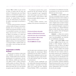 67
vimento. Não é melhor ou pior ser leve
ou firme, ou gostar mais de ritmo não
métrico. O importante para uma Dança
criativa é o envolvimento prático com o
objetivo de ampliar as possibilidades de
interesse, de espaço/tempo, de pensa-
mento, de conhecimento de capacidade
de análise e apreciação do moviemnto e
da dança.
É muito, muito proveitoso e prazeroso
conhecer estilos de danças e suas particu-
laridades. Isto só virá enriquecer o voca-
bulário de movimentos do aluno, mas não
é recomendável exercitar só um tipo de
dança, pois este não é o único modo de
se dançar. Ao contrário, se o aluno tem
oportunidade de experienciar os prin-
cípios gerais do movimento, ele poderá
observar uma dança, ou um passo e saber
como esta dança é em termos qualitativos
e executá-la melhor e também saber, em
uma análise, como esta dança está sendo
executada.
A Apreciação e a Análise
da Dança
Sabemos que se tratamos o corpo como
uma totalidade no processo de conheci-
mento, a fruição estética não se desvincula,
absolutamente, do experienciar e do pro-
duzir. Sabemos também que estético não
é só o Belo. O “Feio”, o Triste, o Grotesco
também podem ser estéticos. Então, deve-
mos ensinar à criança, ao jovem, aos nossos
alunos que bonito não é só o que ele gosta
ou apenas o que ele reconhece e conhece.
É crucial que ao apreciar Arte, o gosto
pessoal não seja uma restrição. Não que
deva ser esquecido (o que é impossível,
como vamos apagar o que somos?). Porém
devemos ensinar a nossos alunos ir além
da mera percepção, além do eu gosto..., eu
quero..., eu penso...
A Dança também comunica, como
qualquer outro processo comunicativo, só
e/ou fruirmos e/ou analisarmos uma dan-
ça precisamos ter em conta uma rede de
elementos que não se separa:
- movimento – o qual engloba toda
forma de coordenação de partes do corpo,
ações físicas/corporais as mais variadas, os
fatores de movimento, formas espaciais de-
senhadas pelas ações, relações no próprio
corpo e relações entre os corpos. O movi-
mento engloba ainda inúmeros vocabulá-
rios: o da própria linguagem corporal (as
ações, os fatores, etc.), danças folclóricas,
danças de salão, danças étnicas, esportes,
balé, jazz, capoeira, sinais das linguagens
dos surdo-mudos etc., etc.;
- intérprete – a dança não acontece
sem a pessoa que dança, sua biografia, seu
corpo, sua personalidade, sua criativida-
de, suas habilidades e limitações;
- som – o qual engloba todos os tipos
de música e todos os tipos de som: a res-
piração, as mãos raspando, roçando ou
batendo no corpo, no chão ou em algum
objeto, sons emitidos por meio da voz, etc.
Atenção - usamos a palavra som porque
não existe só música na dança, e sim som.
No silêncio há som (mesmo surdo-mu-
dos emitem inúmeros sons: esfregando as
mãos, rindo, respirando!). Na sua grande
maioria as danças são subordinadas à mú-
sica. Podemos usar a música de outra ma-
neira também, por exemplo em contrapo-
sição ao movimento. Quando analisamos
Dança devemos perceber como o som está
sendo usado: de forma integrada ao movi-
mento; independente deste ou coexistin-
do com ele, por exemplo.
O Ensino da Dança não pode
realizar-se efetivamente sem esta
noção de como são os movimentos
que a compõem. Não se trata
apenas de dar um giro,
mas de como dar um giro.
que ela, assim como o movimento, tem um
modo próprio de comunicação. Muitos
significados são não-verbais e portanto a
dança pode ser significativa sem ser exata-
mente definida em signos verbais (lembre-
se de quão poderoso pode ser um gesto
e/ou movimento).
Na dança ocorrem significados que
são criados pelos elementos participantes
dela, inclusive o espectador (e/ou anali-
sador e/ou a pessoa que frui). Segundo
Preston-Dunlop (1998), ao apreciarmos
 